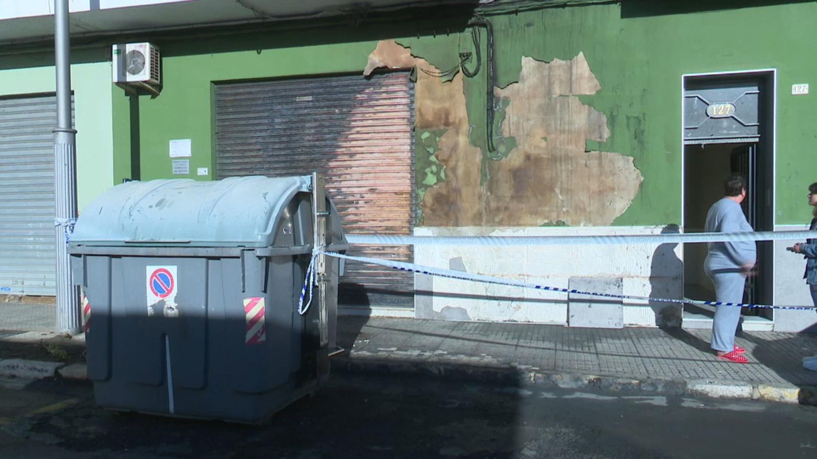 La façana de l'edifici cremat en l'incendi de Gandia, este dimecres