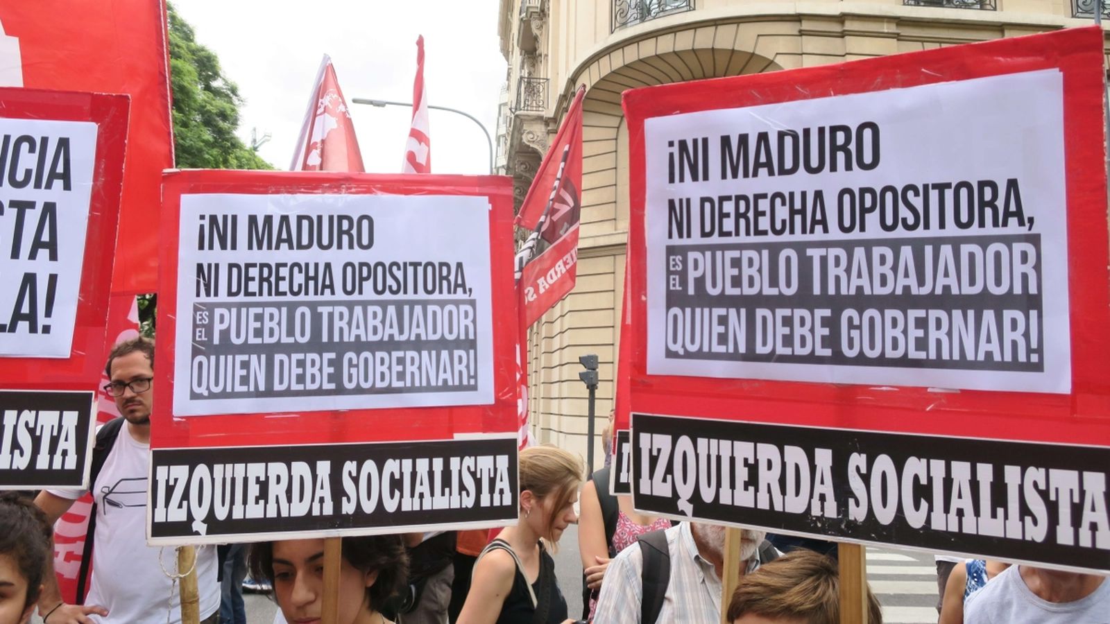 Més d'un centenar de persones protesten a Buenos Aires (Argentina) contra la "ingerència imperialista" a Veneçuela aquest dimarts