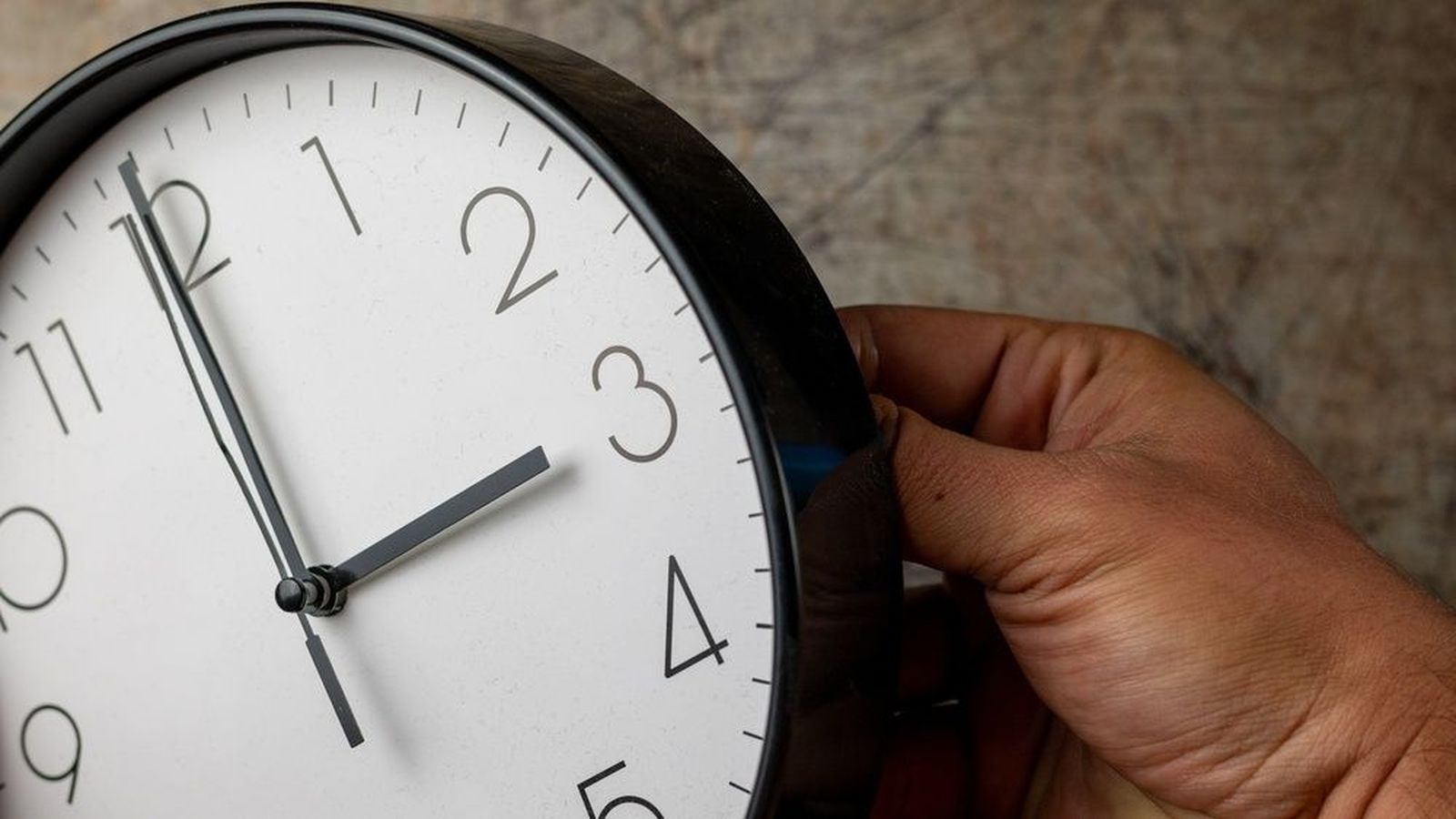 La matinada entre dissabte i diumenge, els rellotges es retardaran una hora