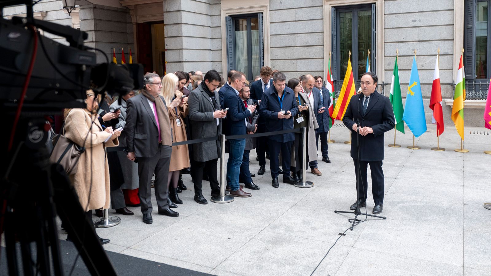 Pérez Llorca intervé davant els mitjans de comunicació en la visita a Madrid amb motiu dels actes commemoratius del dia de la Constitució