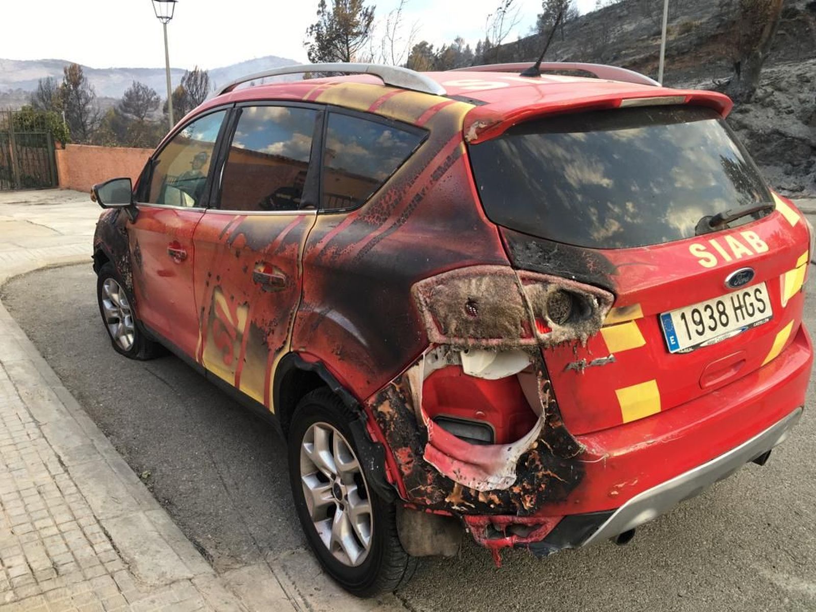 Imatge d'un dels vehicles utilitzats en l'operatiu de l'extinció