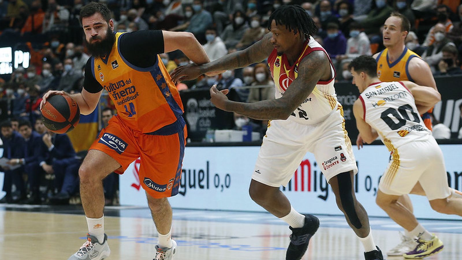 Bojan Dubljevic durant el partit contra el Casademont Saragossa