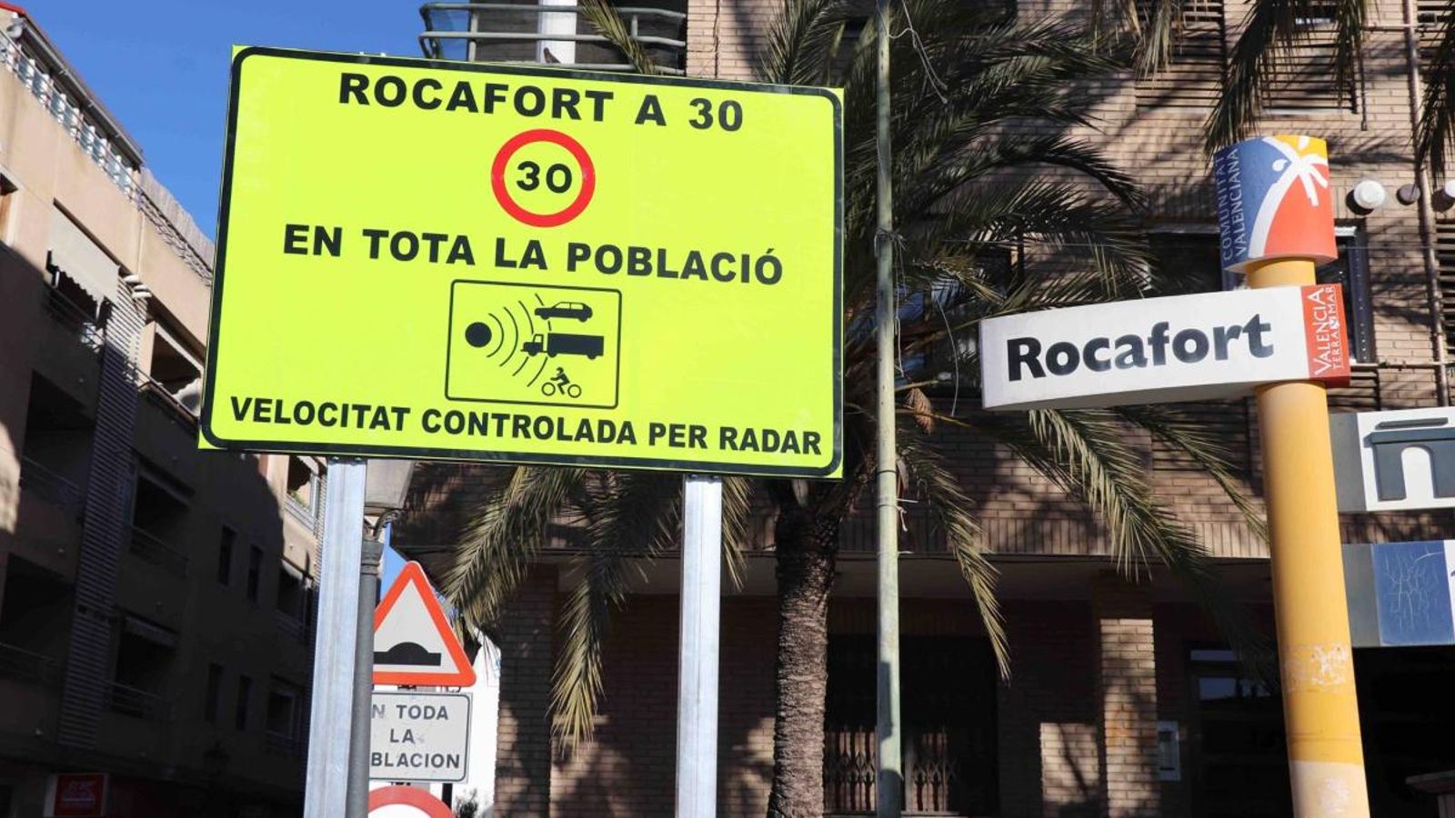 Imatge d'arxiu d'un dels accesos a la població de Rocafort