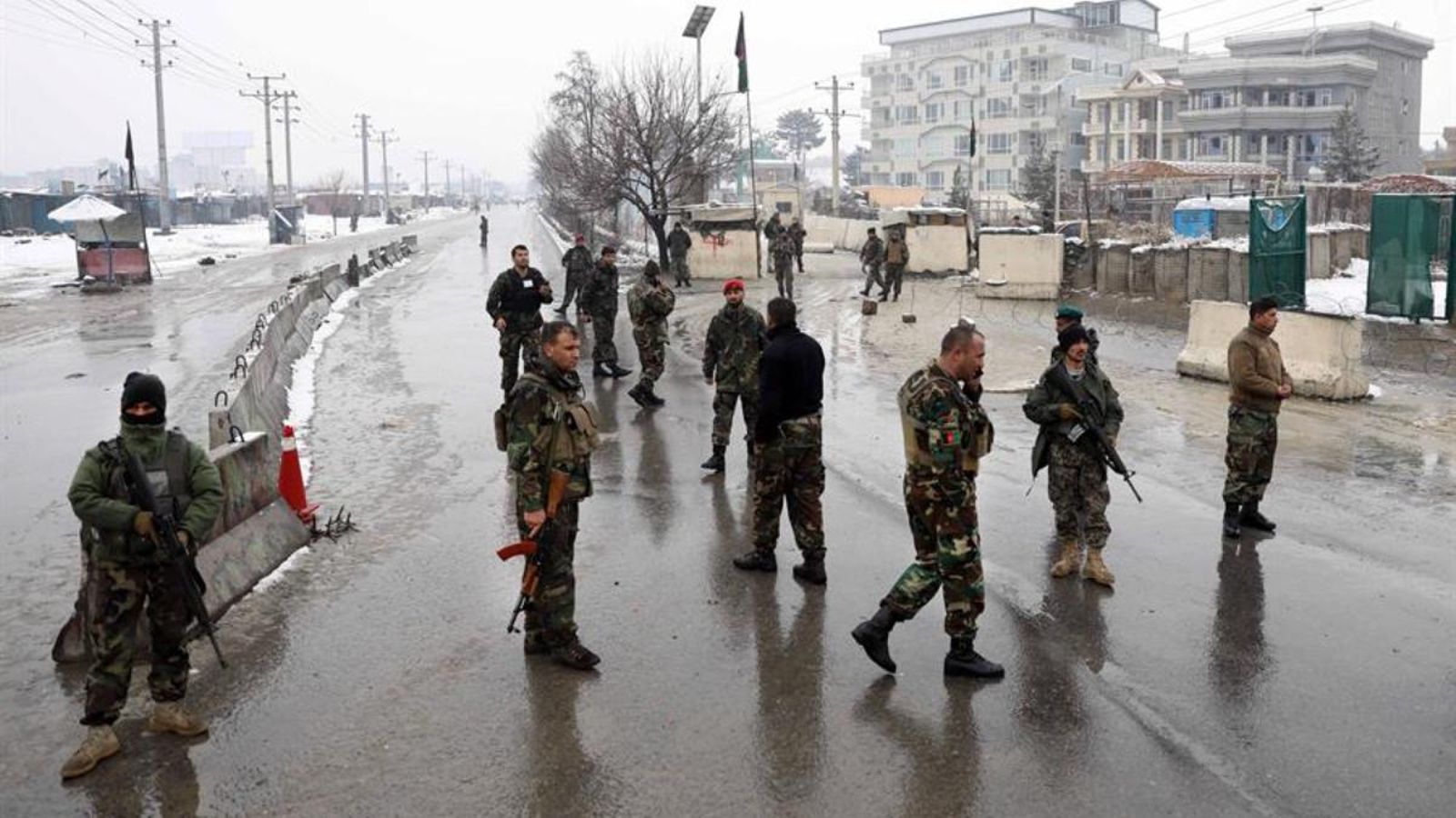 Militars asseguren la zona de l'acadèmia militar Marhall Fahim