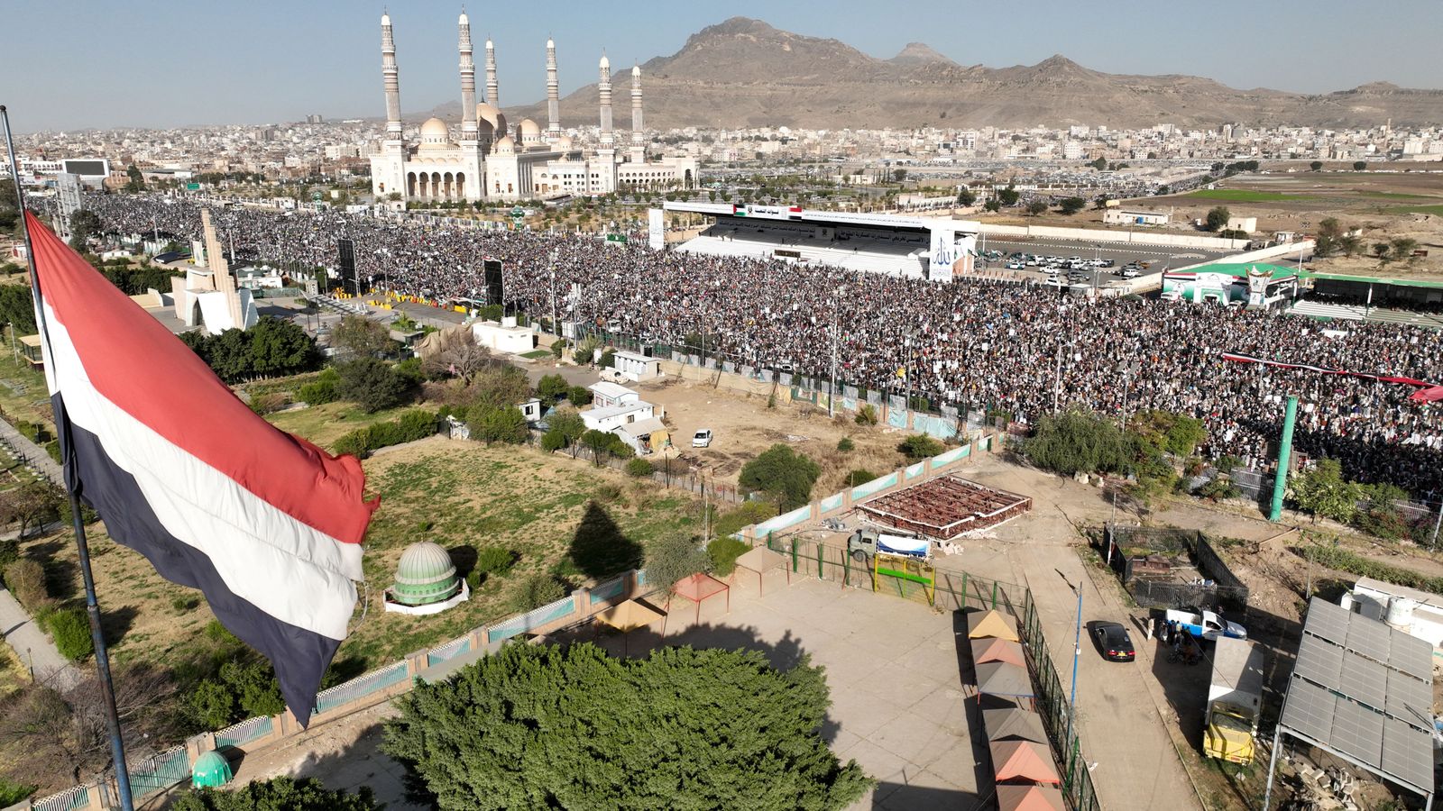 Manifestació multiudinària a Sanà, aquest divendres