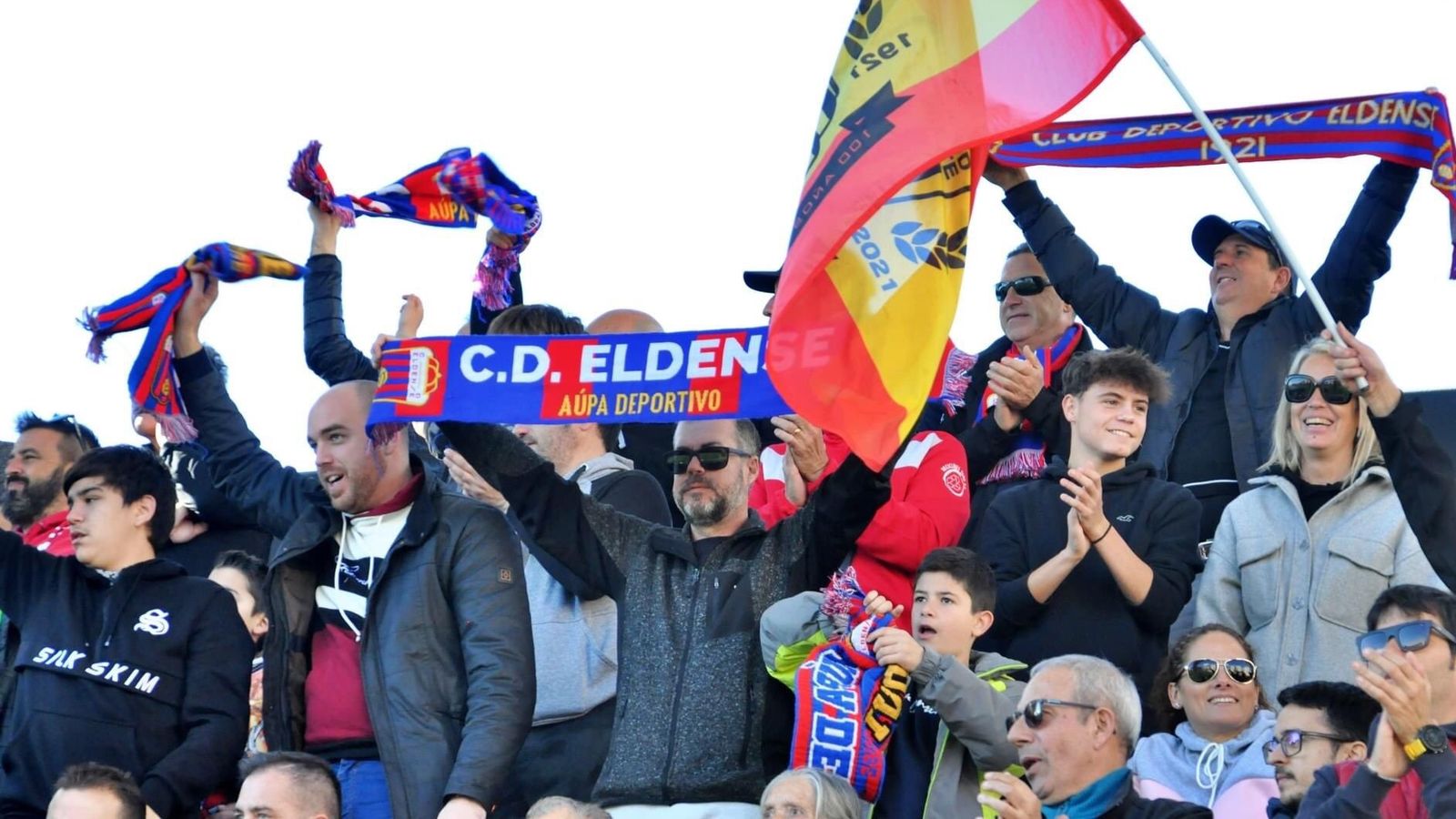 L'afició de l'Eldenc, en un partit al nou Pepico Amat d'Elda