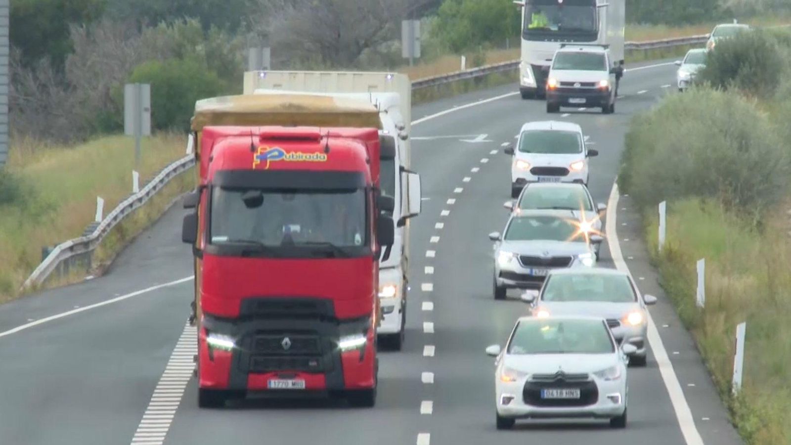 Tram de l'AP-7 al seu pas per Benicarló, una vegada reobert el trànsit per esta via després de la tempesta d'este diumenge
