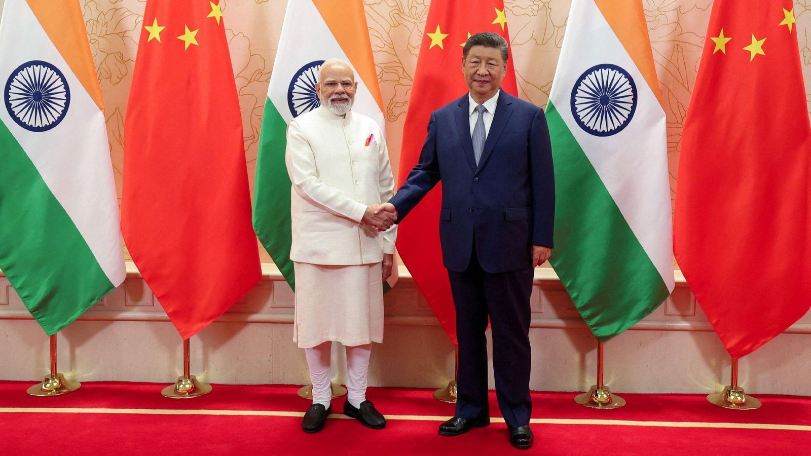 El primer ministre indi i el president de la Xina encaixen mans en la cimera de l'OCS