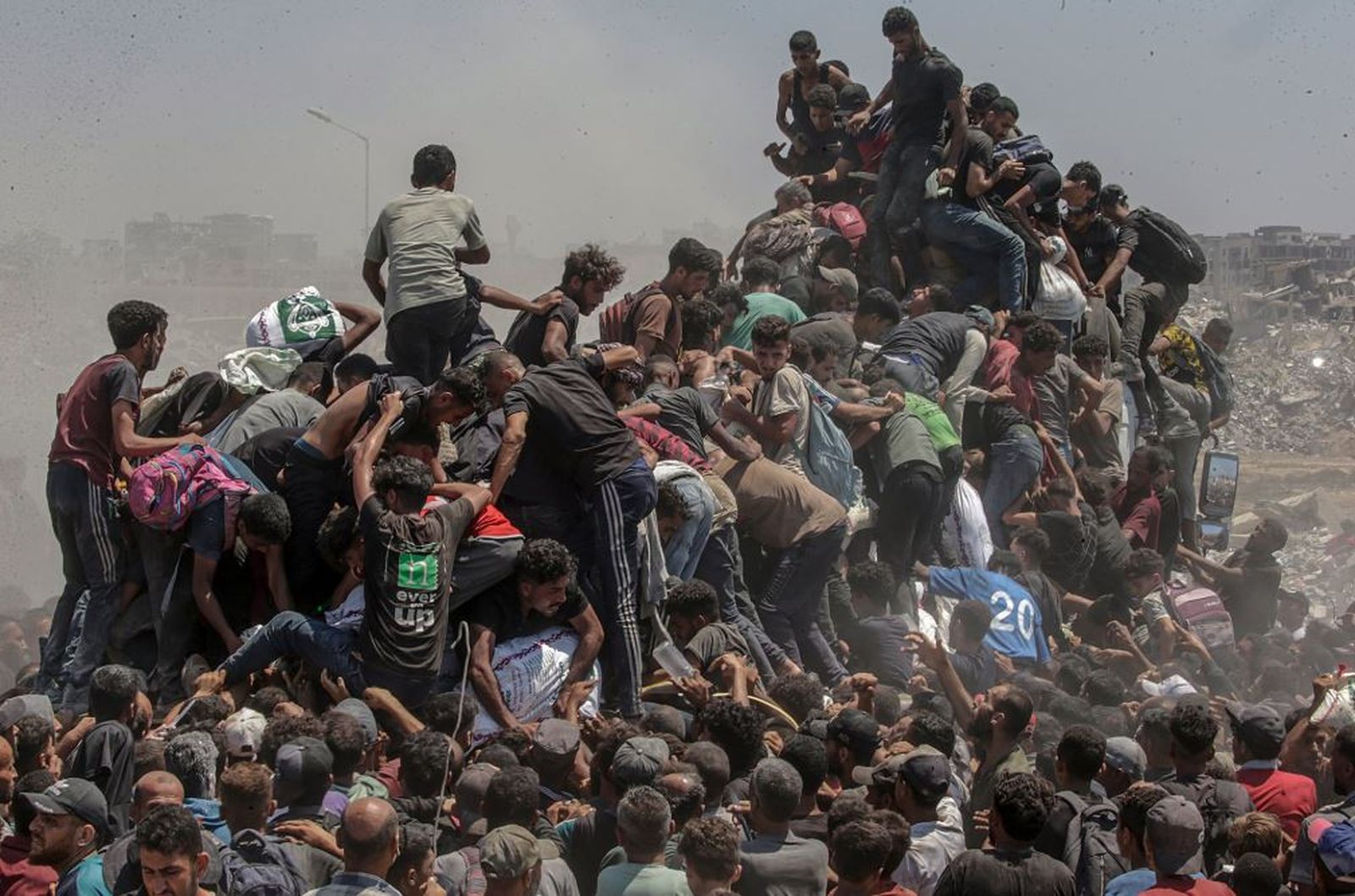 Un moment de l'ajuda humanitària a Gaza