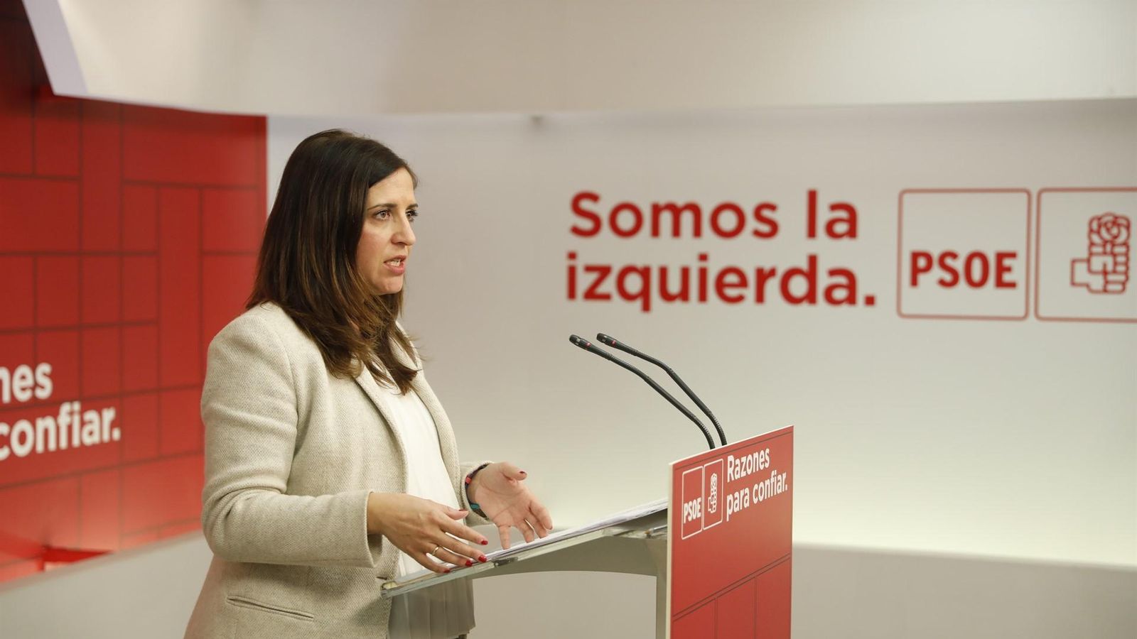 La portaveu del PSOE, Esther Peña La portaveu del PSOE, Esther Peña