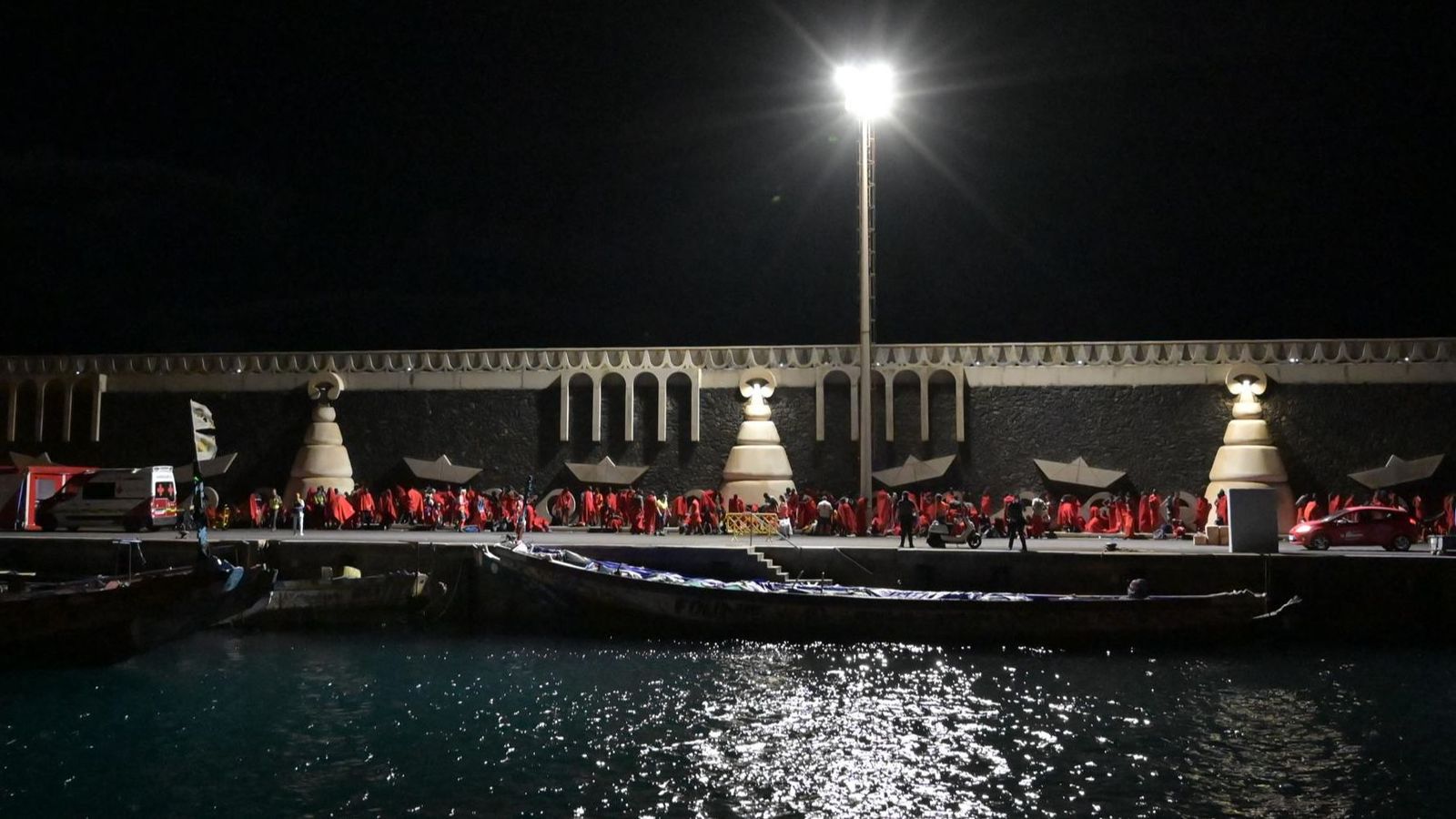 Embarcacions arribades a El Hierro aquesta matinada, amb més de 300 persones a bord