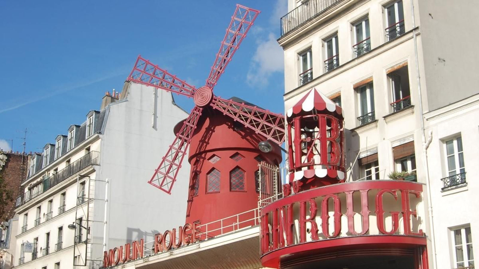 El Moulin Rouge és un famós símbol de la vida bohèmia de París