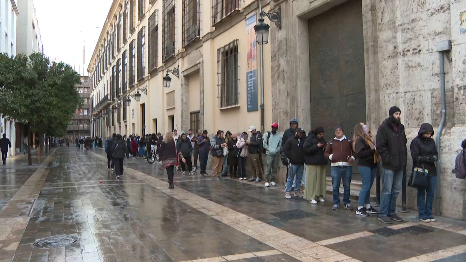 Cues regularització migrants nit