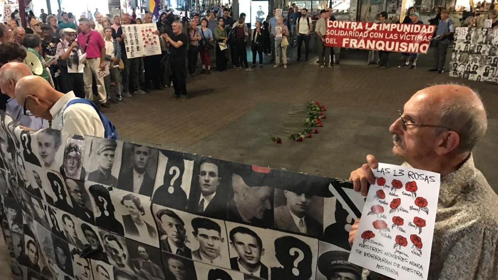 La Plataforma contra la Impunitat del Franquisme s’ha concentrat a Madrid en protesta per les declaracions sobre memòria històrica