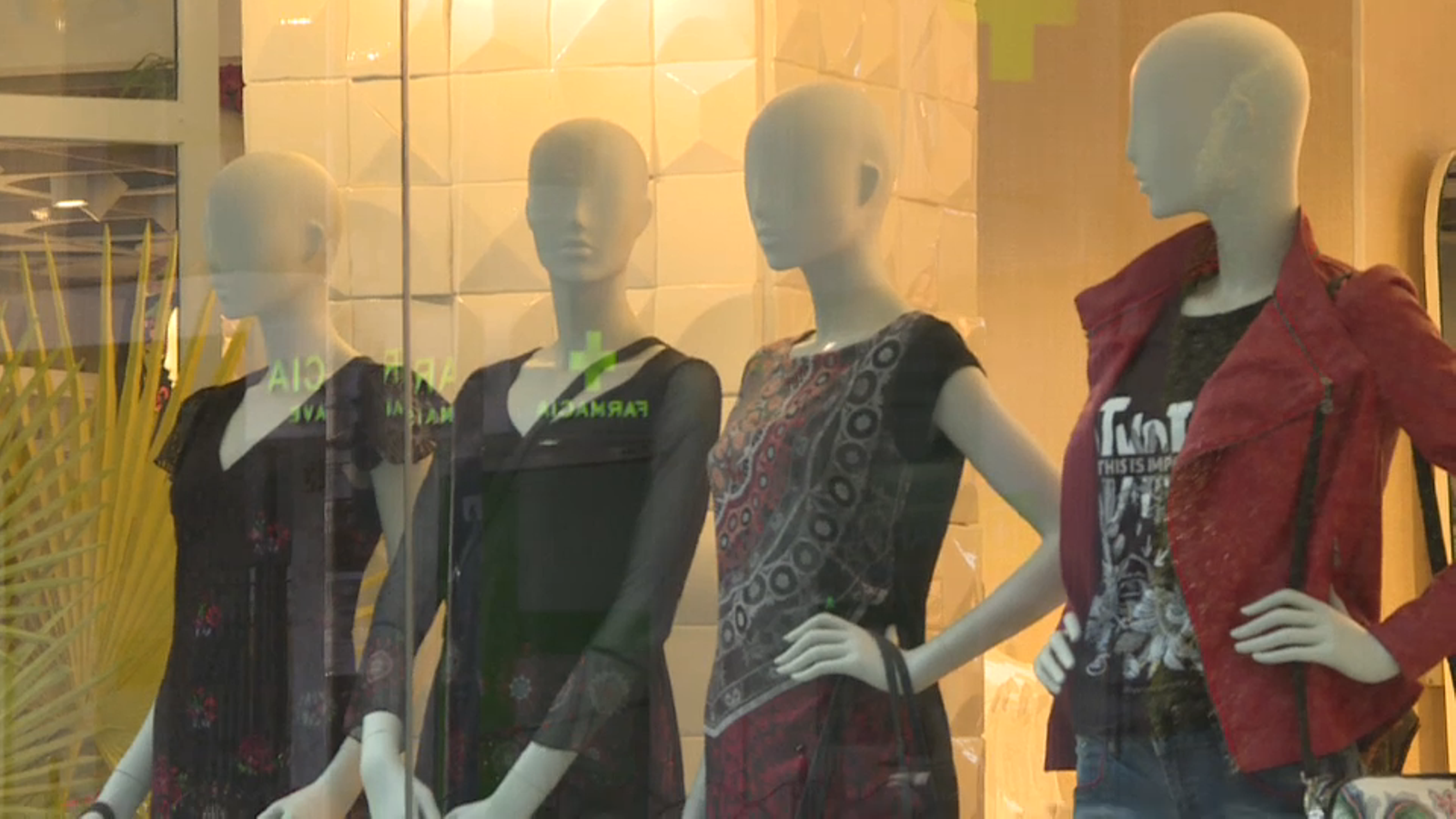 Les rebaixes d'estiu seguiran als aparadors per a aprofitar el bon oratge de setembre