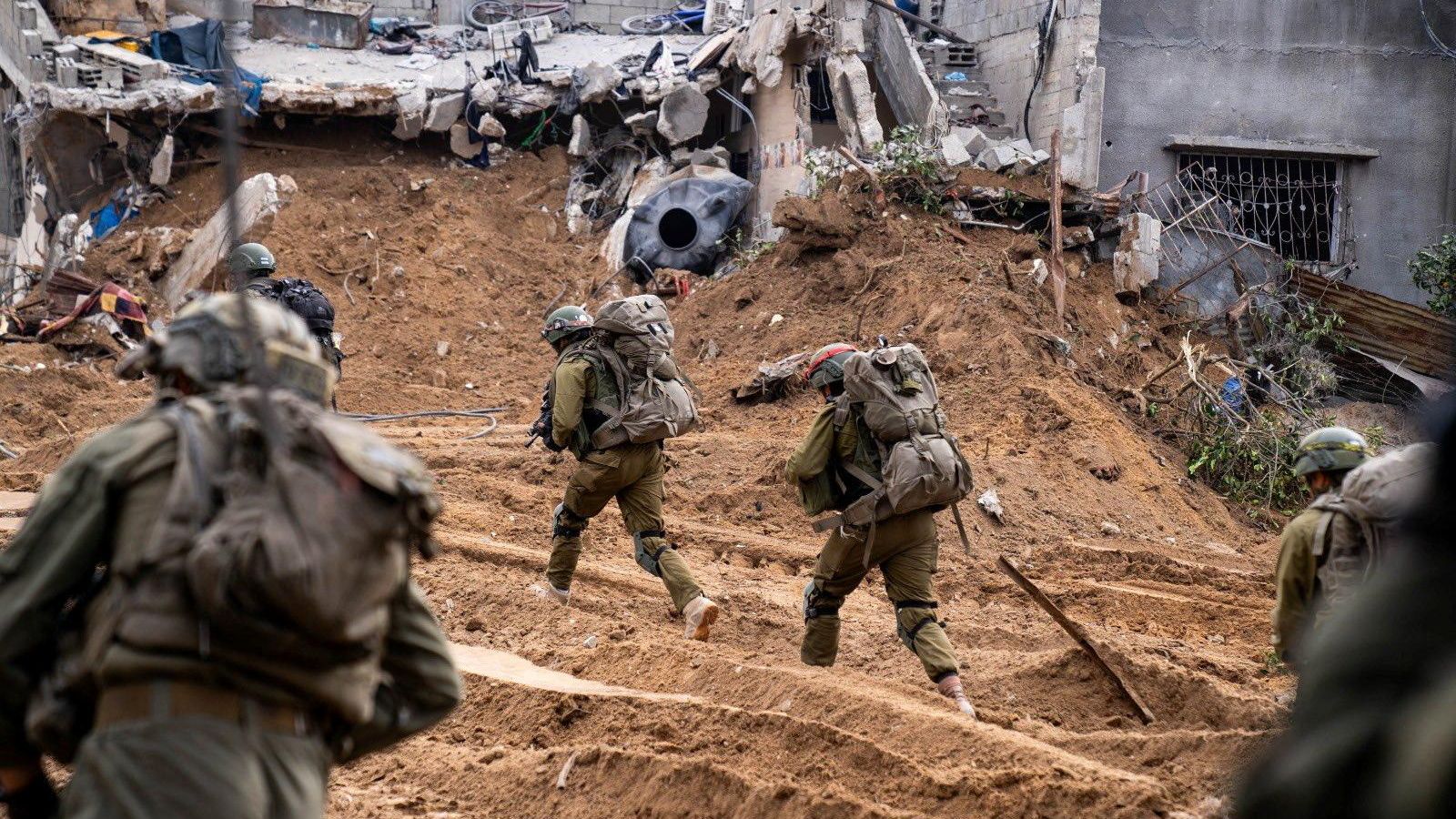 Tropes israelianes patrullen per un punt indeterminat de la Franja de Gaza Tropes israelianes patrullen per un punt indeterminat de la Franja de Gaza