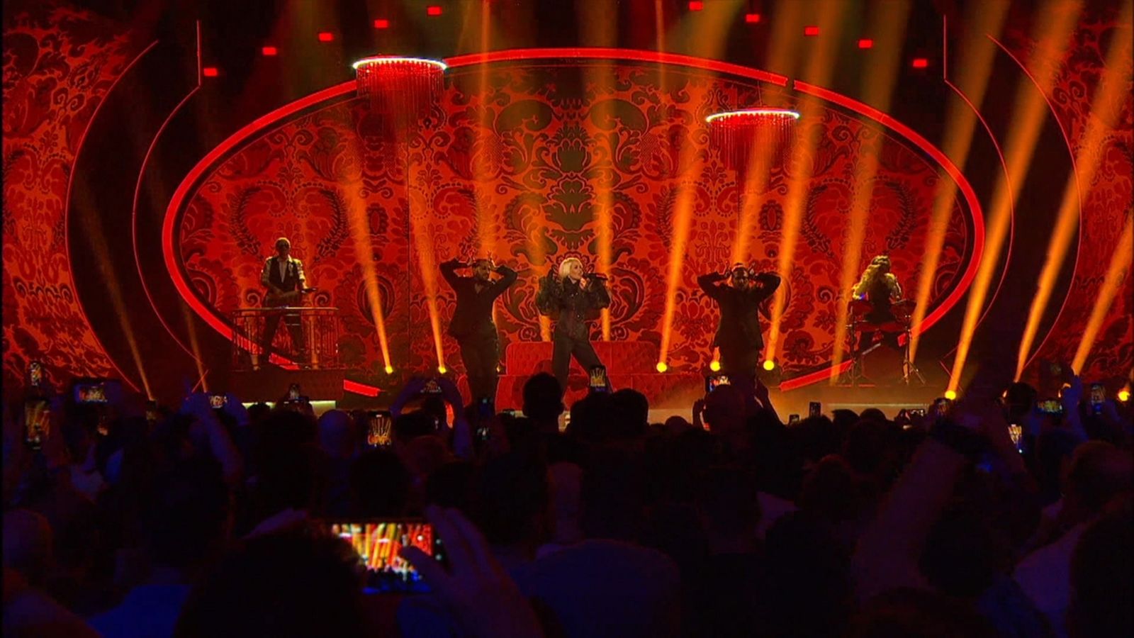 Nebulossa interpreta "Zorra" en la primera semifinal del Benidorm Fest