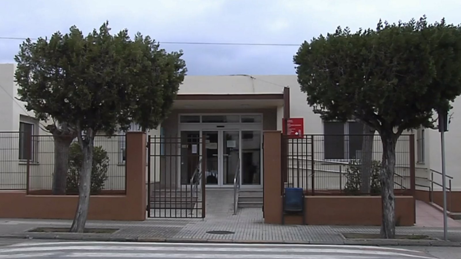 Façana de l'ambulatori de Sant Mateu (Baix Maestrat)