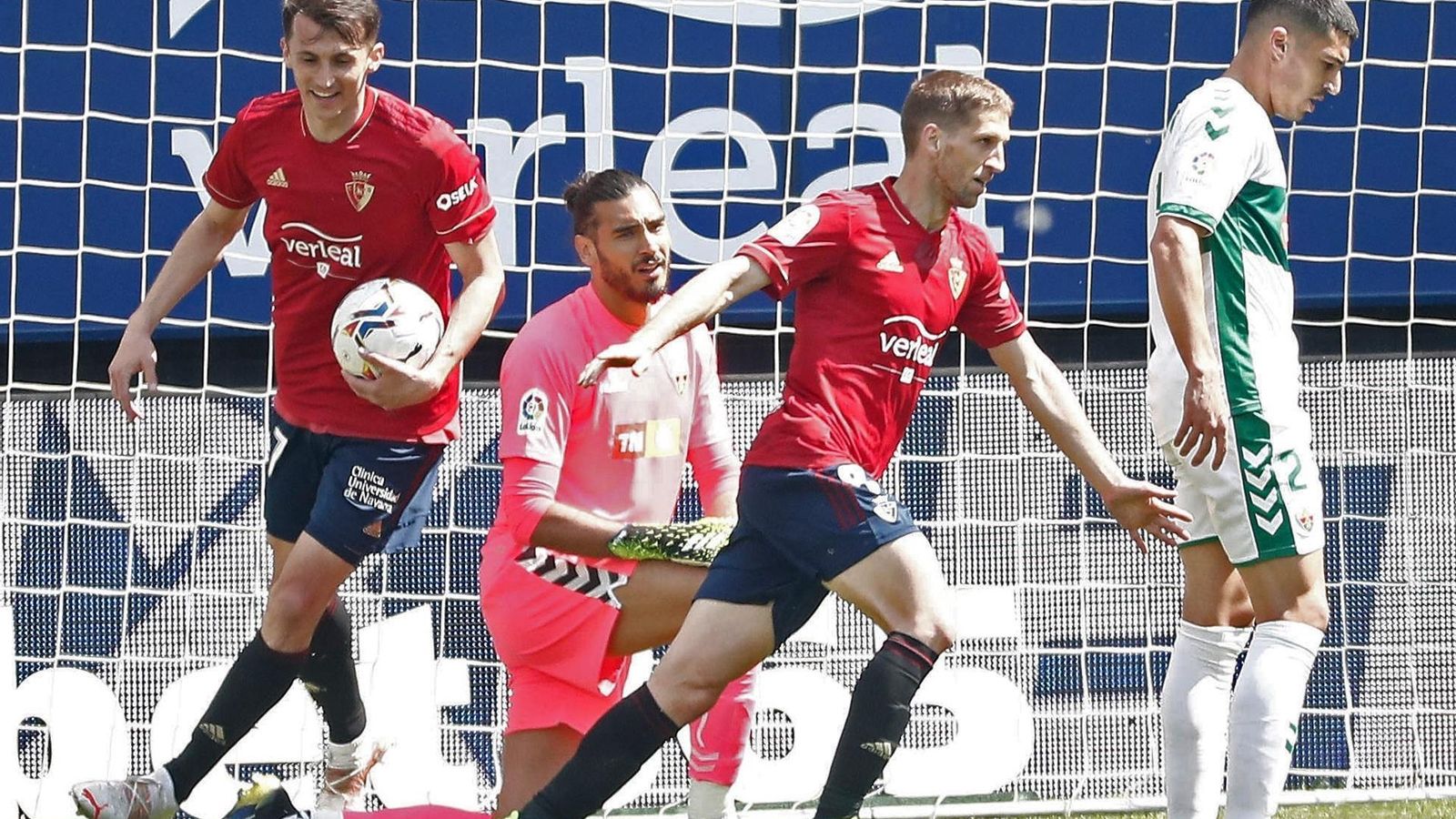 Els jugadors de l'Osasuna celebren un dels gols
