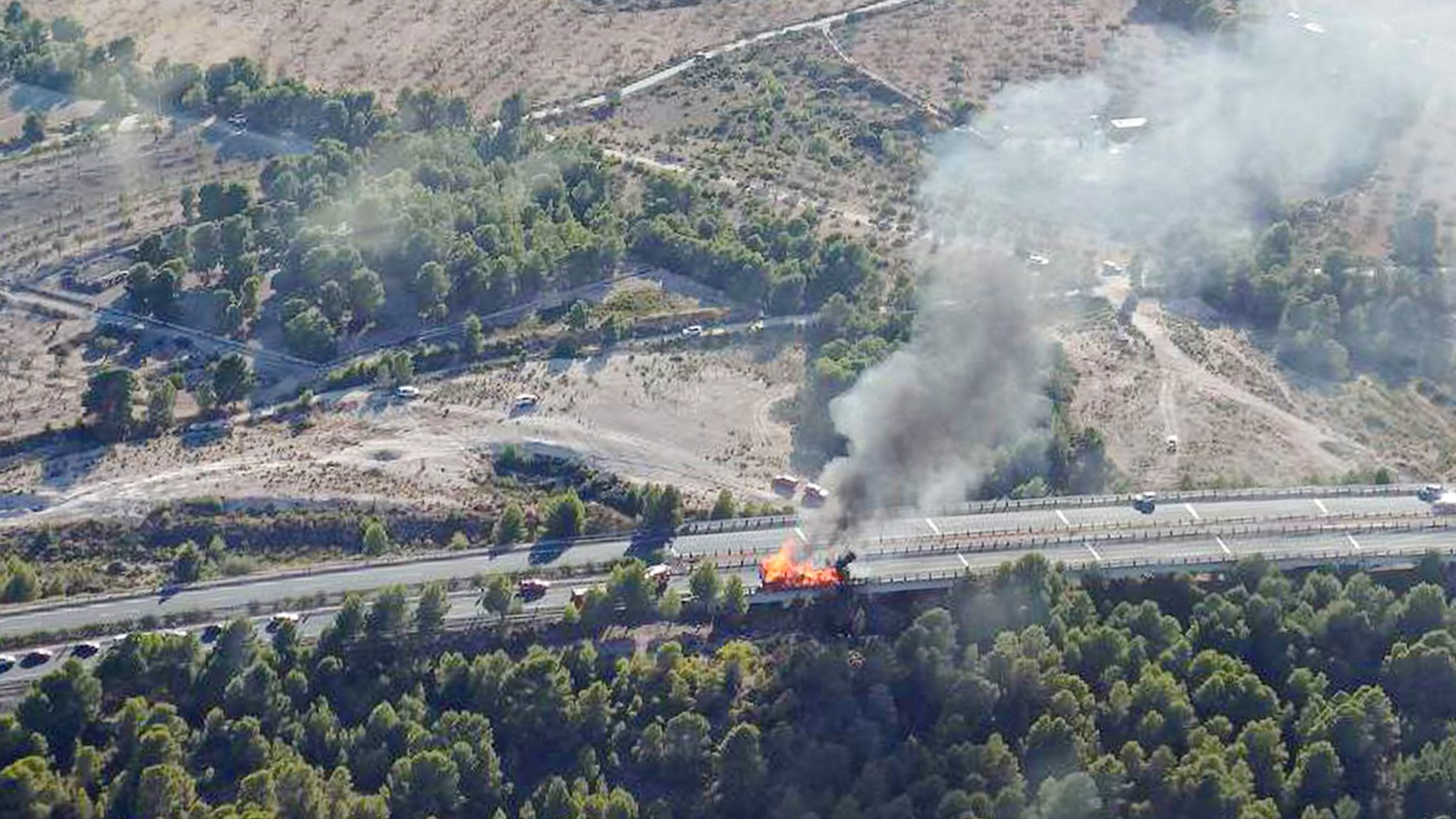 Imatge aèria de l'incendi del camió