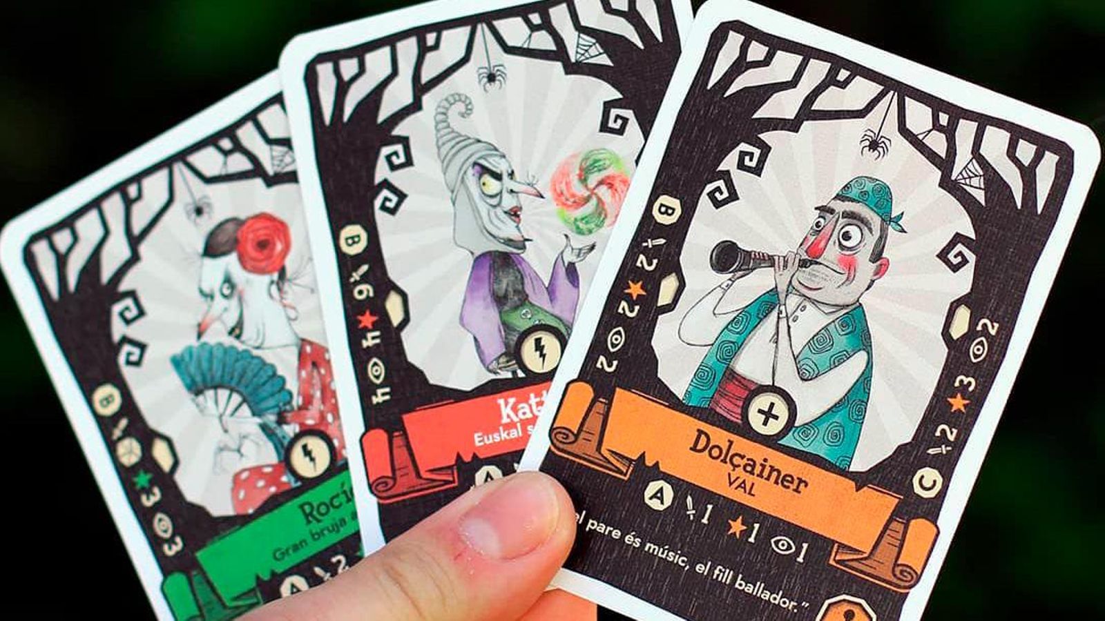 Les il·lustracions d'Alakazum! són d'Esther Mendez, també responsable de la imatge de La Fallera Calavera