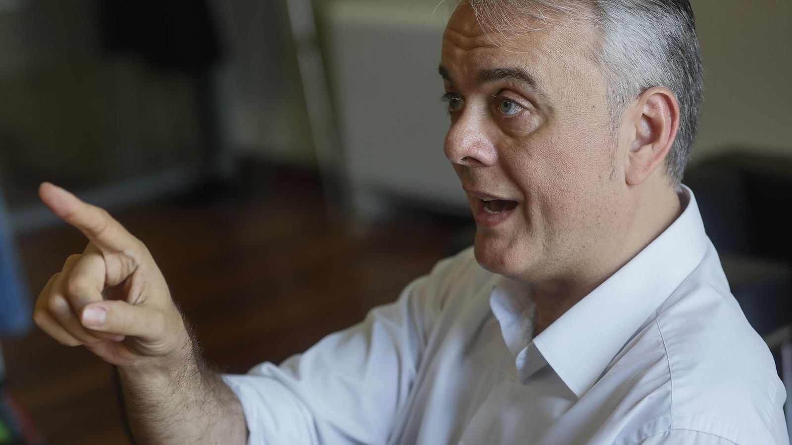 Héctor Illueca, candidat a la presidència de la Generalitat per Unides Podem, durant una entrevista