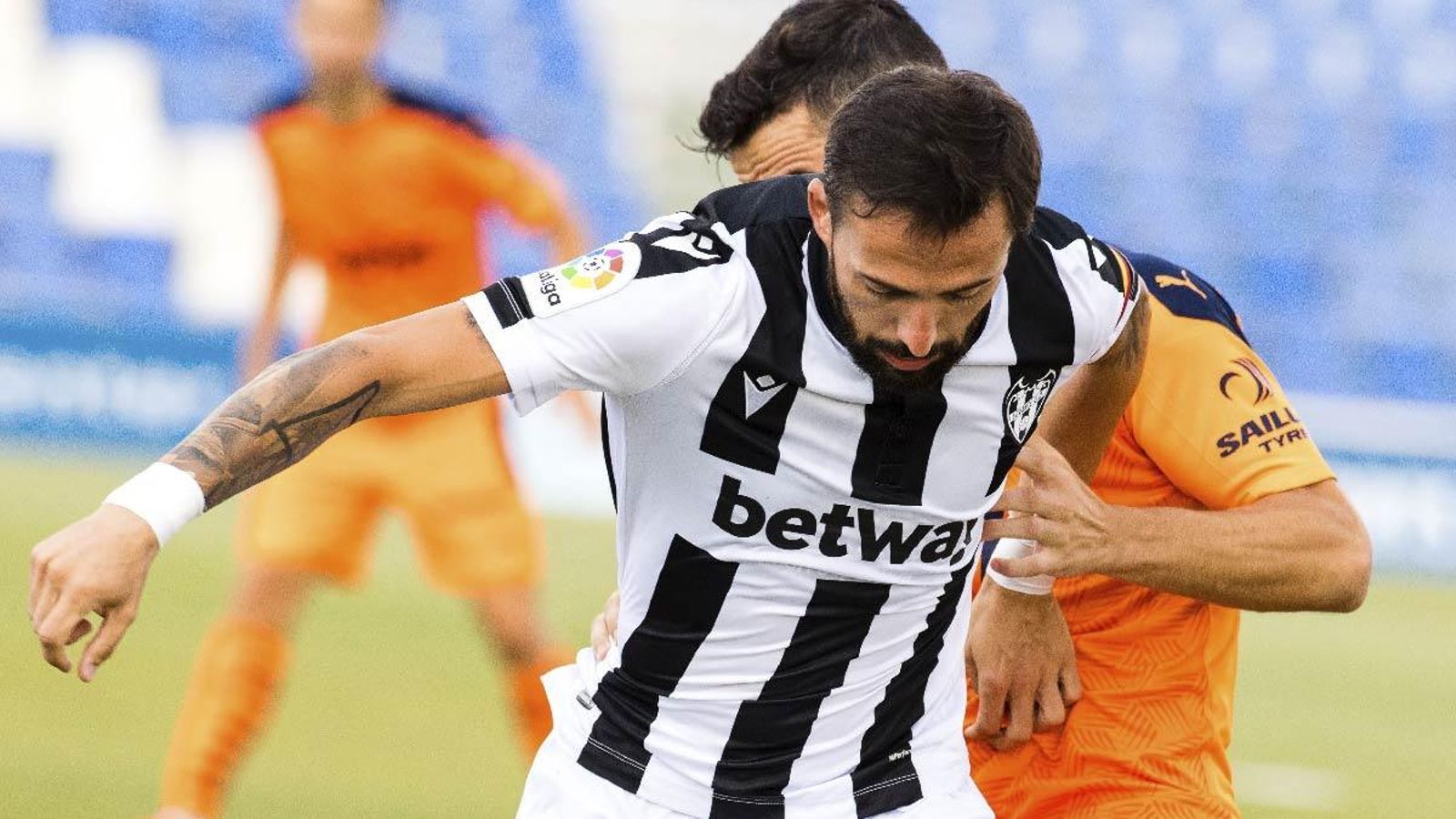 Duel molt igualat entre el Llevant i el València.