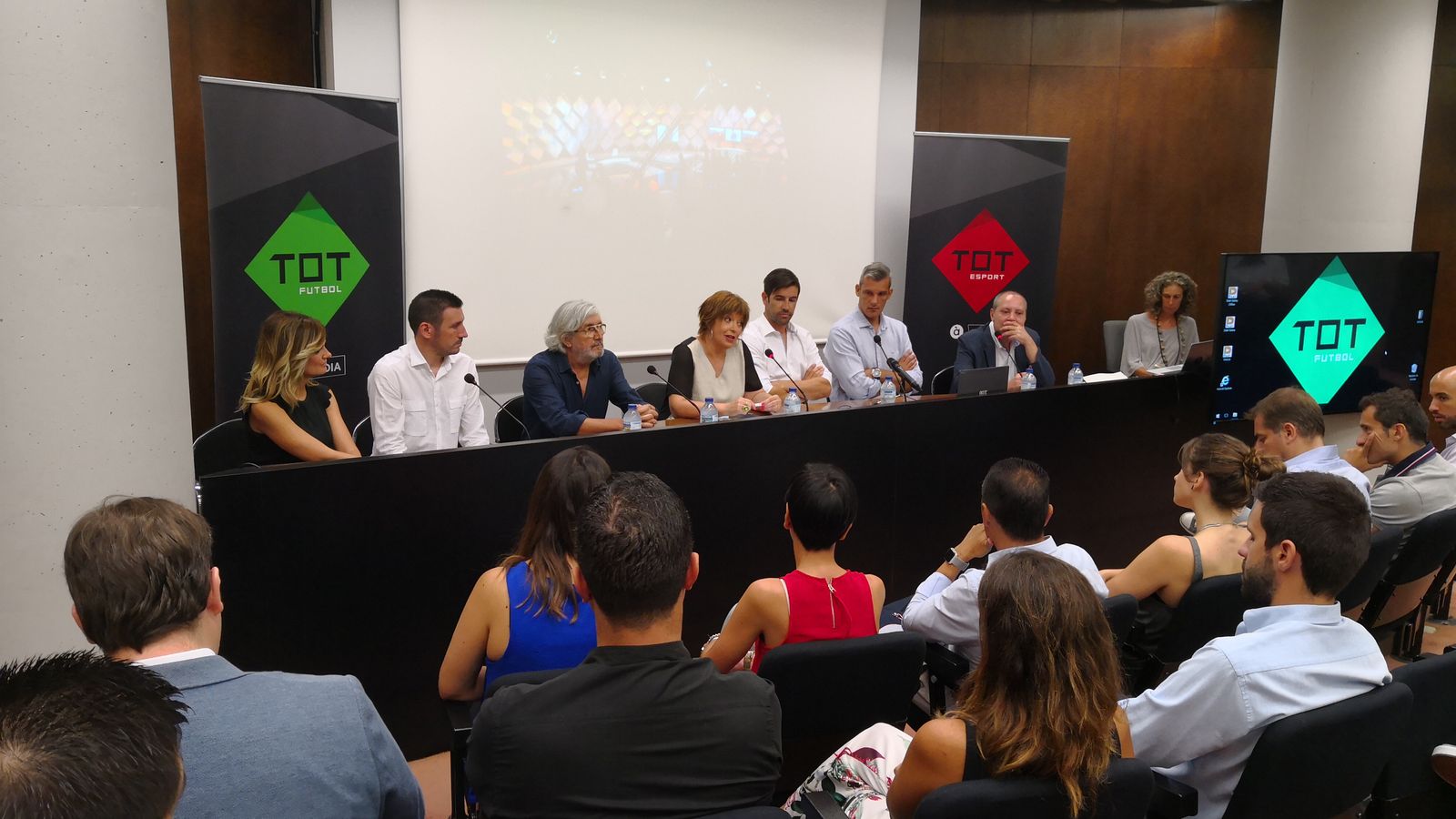 La directora general, Empar Marco, durant la roda de premsa