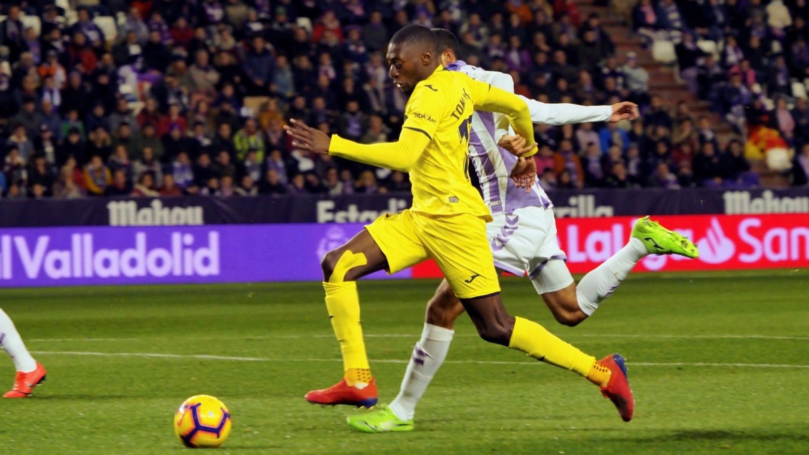 Les escapades d'Ekambi, el més destacat del partit | R. García (Efe)