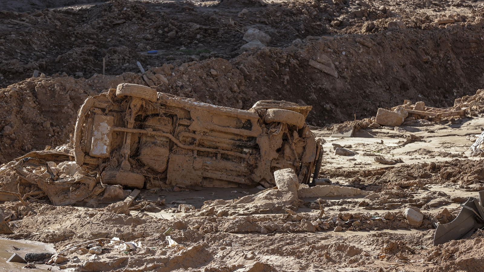 Los voluntarios continúan ayudando a los afectados por la dana