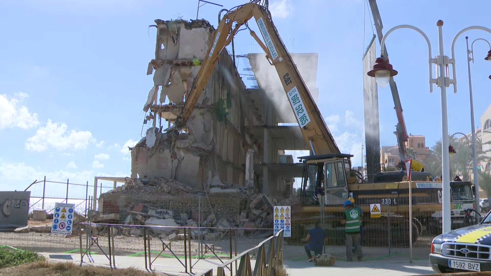 Obres de demolició de l'hotel
