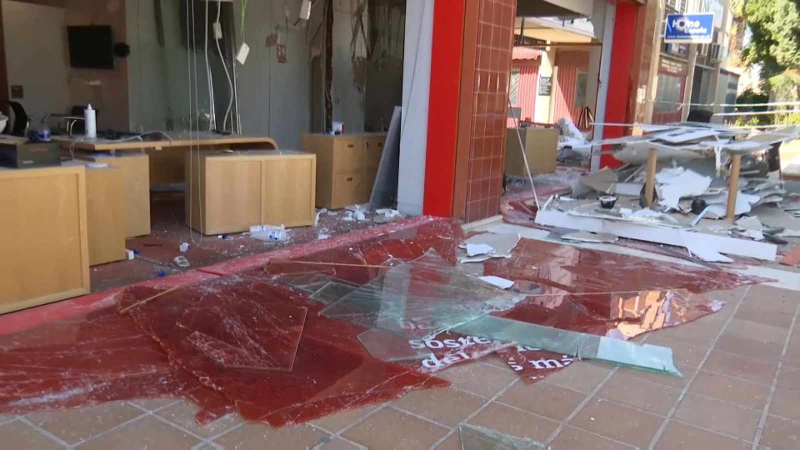 La sucursal bancària d'Orihuela Costa on s'ha produït l'explosió La sucursal bancària d'Orihuela Costa on s'ha produït l'explosió
