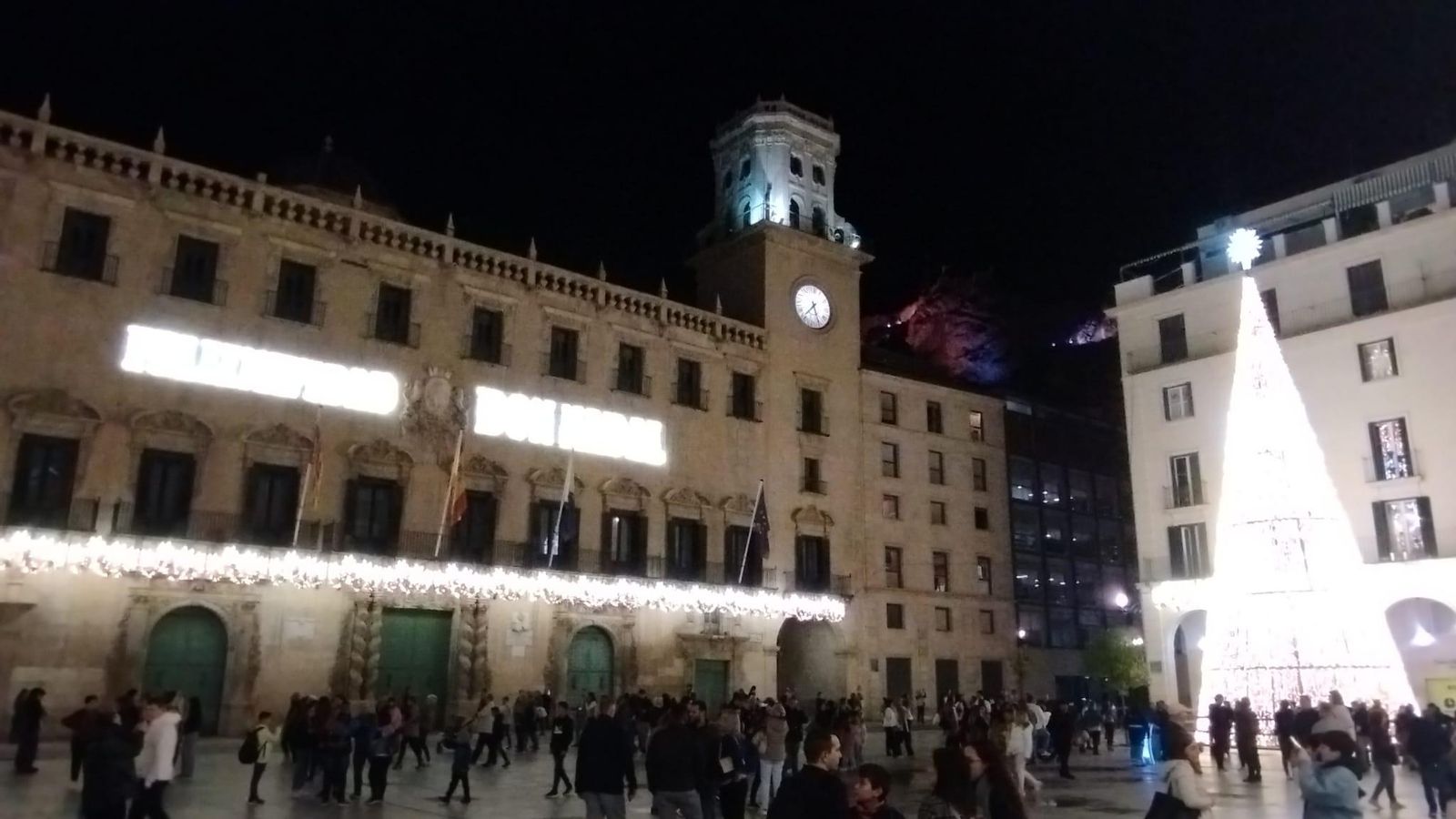 Llums de Nadal a la plaça de l'Ajuntament de la ciutat Llums de Nadal a la plaça de l'Ajuntament de la ciutat