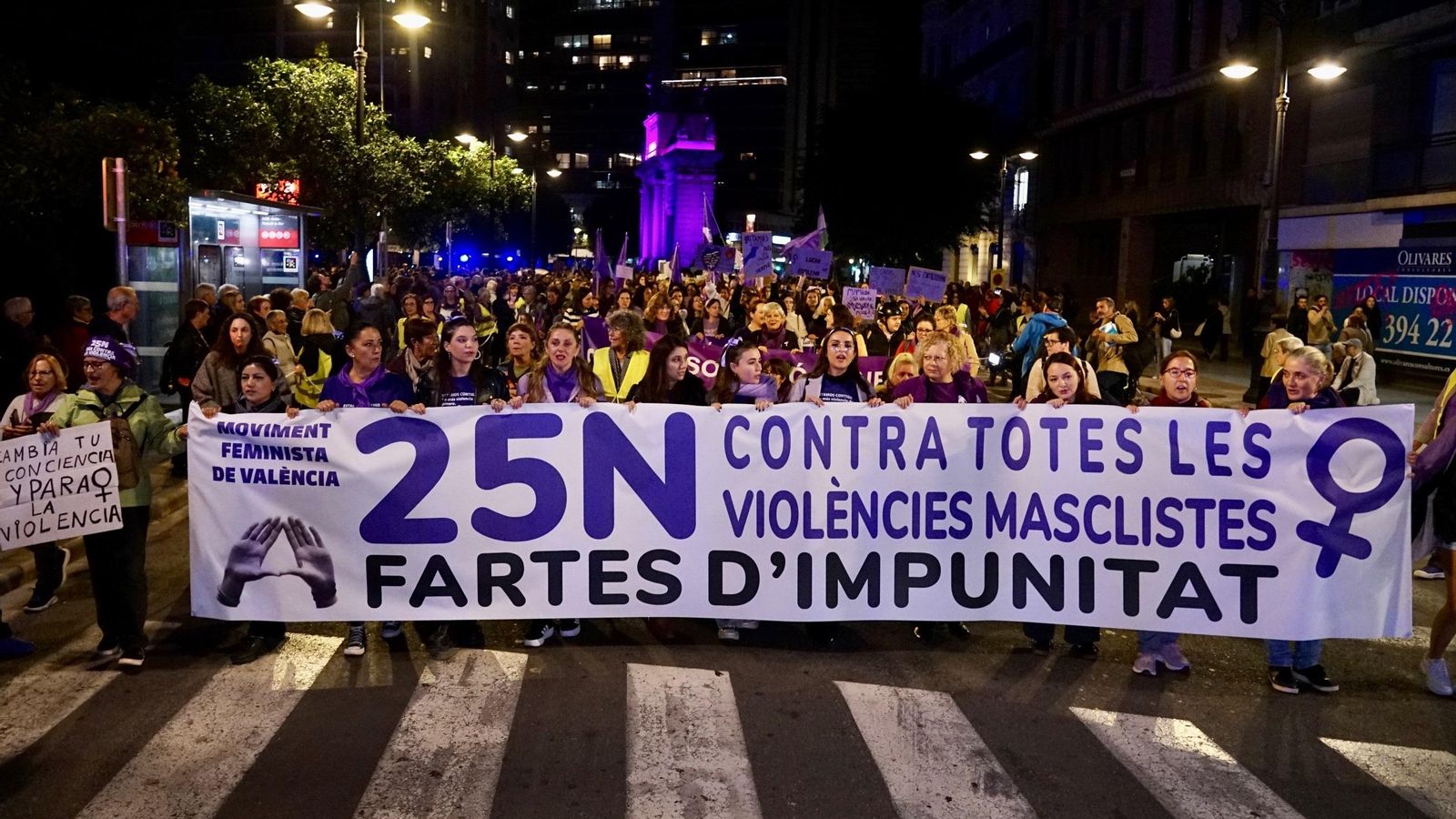 Manifestació a València pel 25N contra la violència de gènere