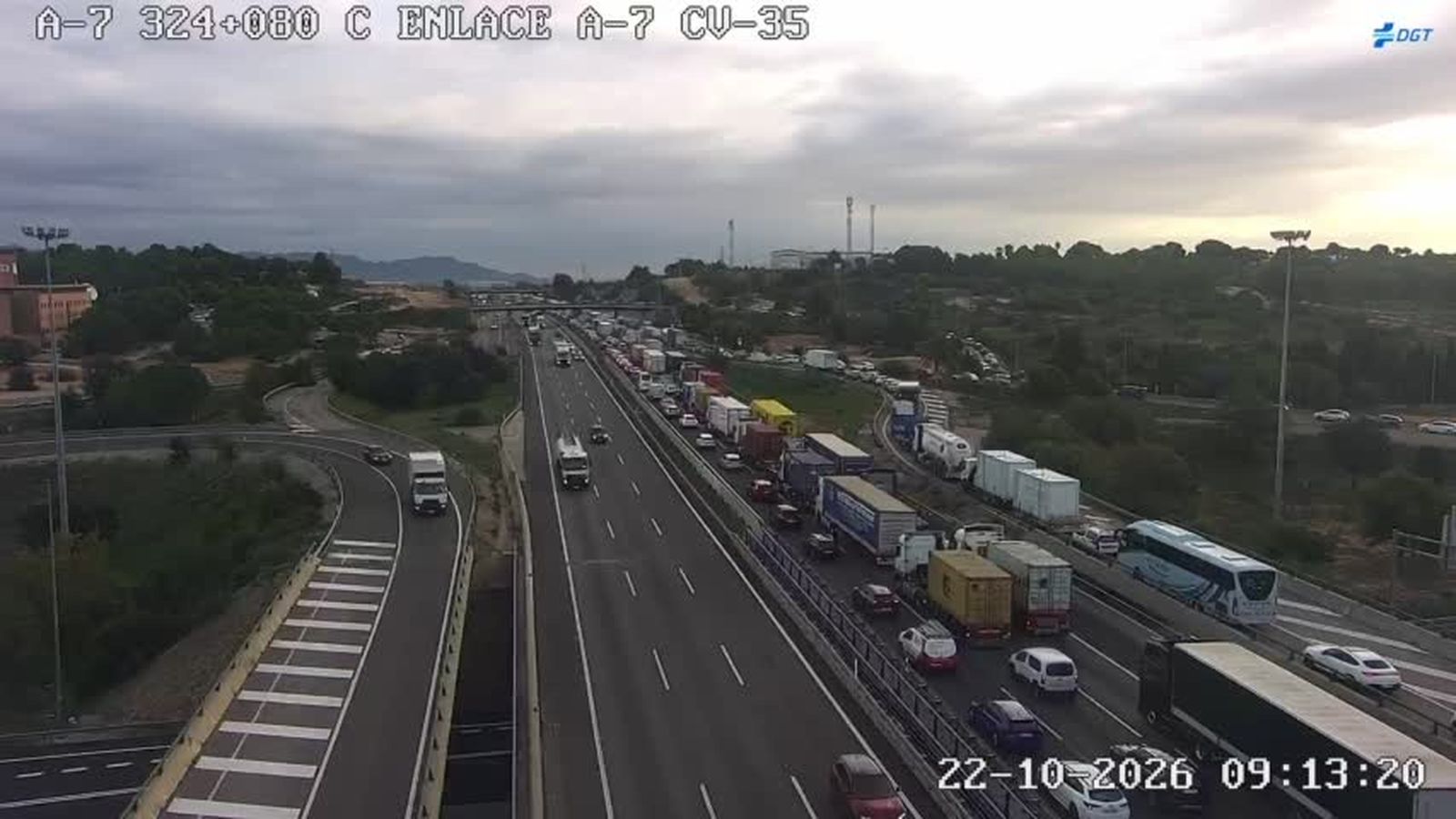 Llarga cua de vehicles este dijous de matí a l'A-7 en l'enllaç amb la CV-35