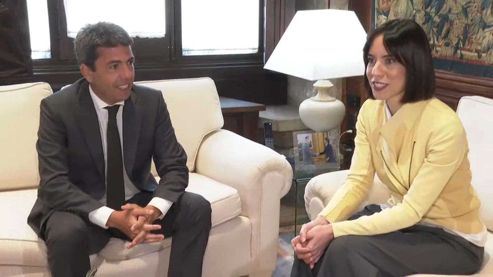 El president de la Generalitat, Carlos Mazón i la secretària general del PSPV, Diana Morant