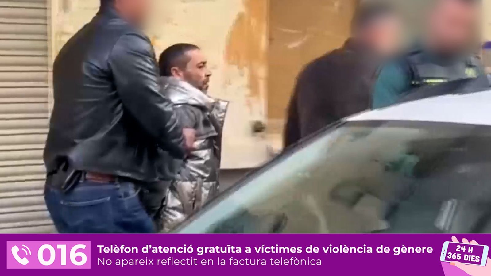 Moment de la detenció i el trasllat del sospitós a la caserna de la Guàrdia Civil de Catarroja