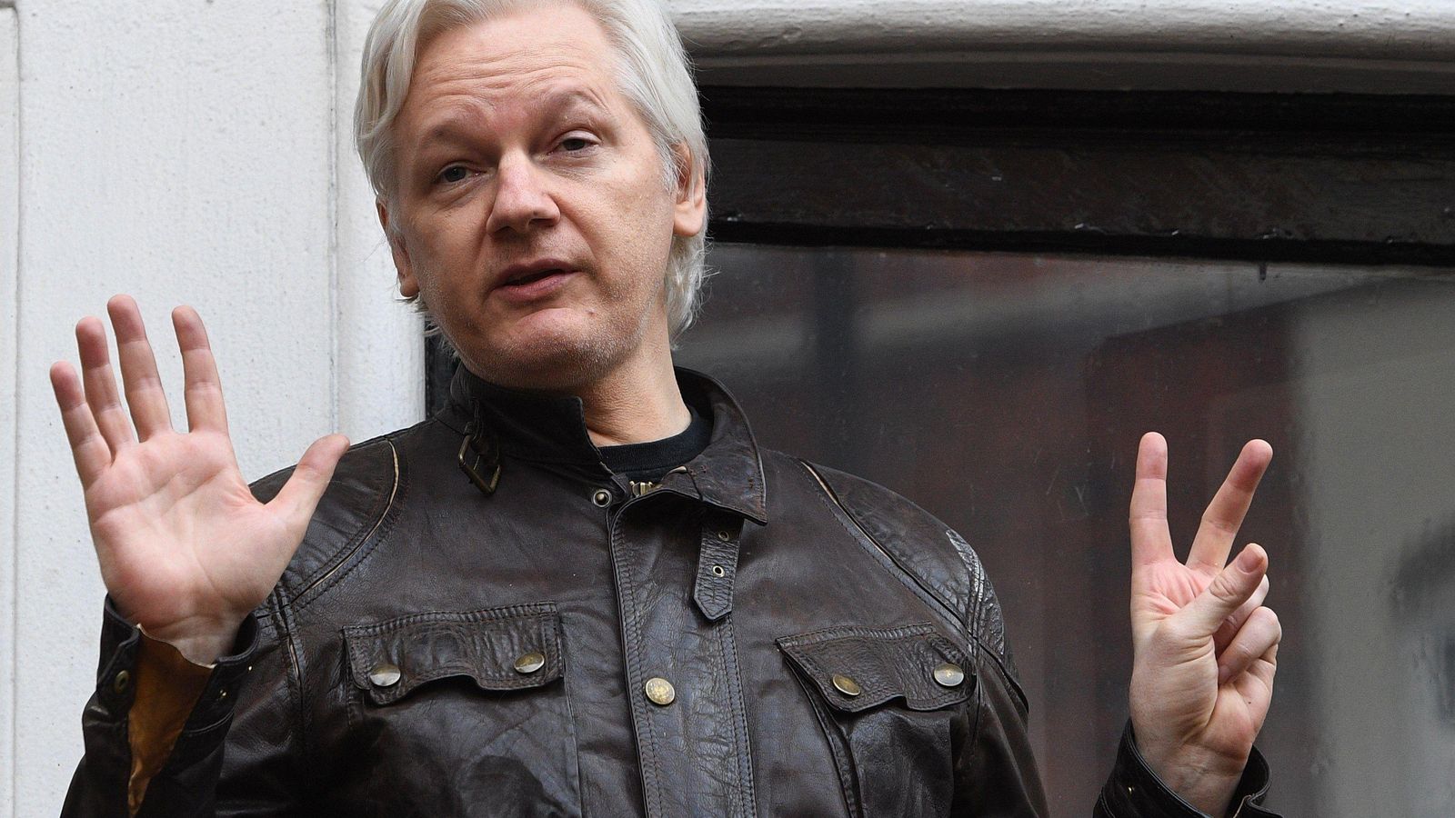 La justícia britànica condemna Assange a presó per violar la llibertat condicional