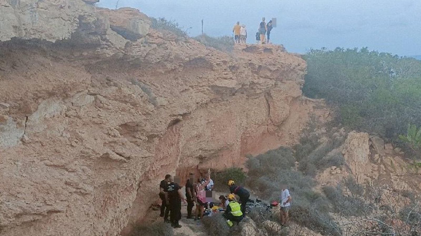 Penya-segat de la Cala Mosca de Torrevella en què va caure el ciclista