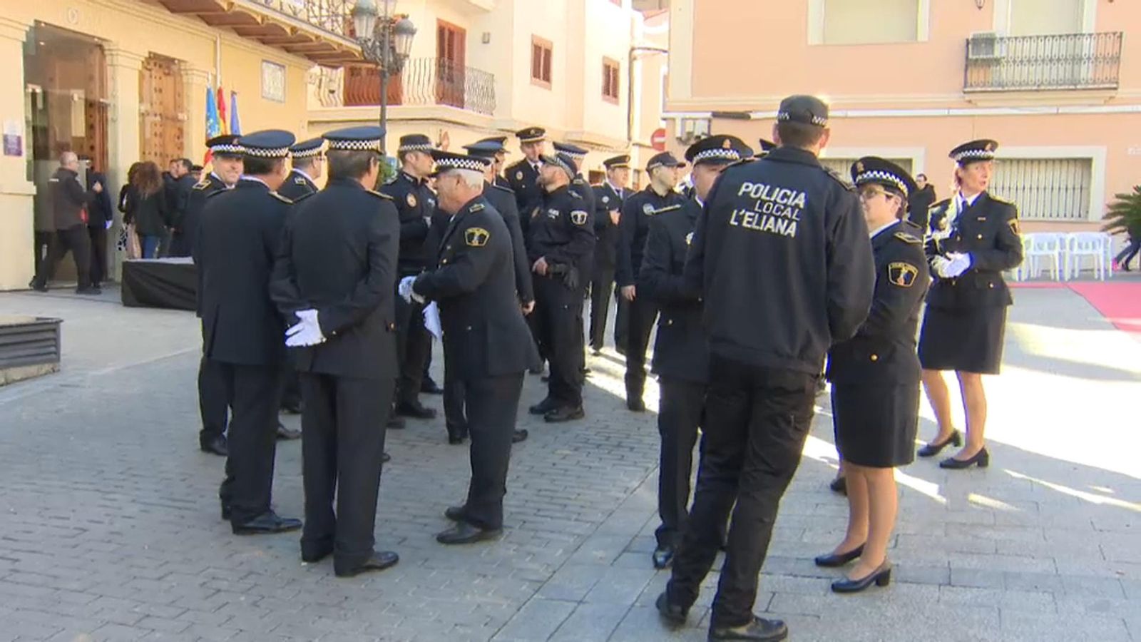 La Policia Local de València intenta frenar les interferències d’autoritats municipals amb una circular
