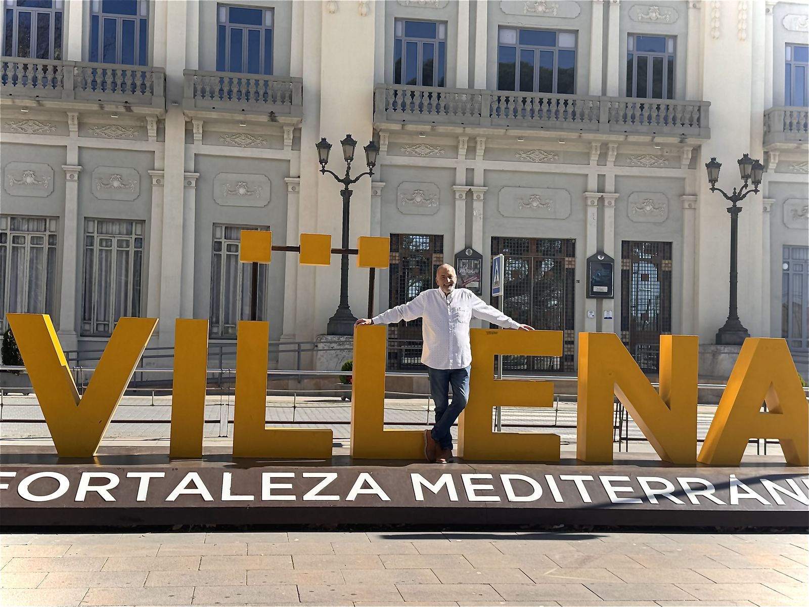 Feike va nàixer als Països Baixos i fa 19 anys que viu a Villena