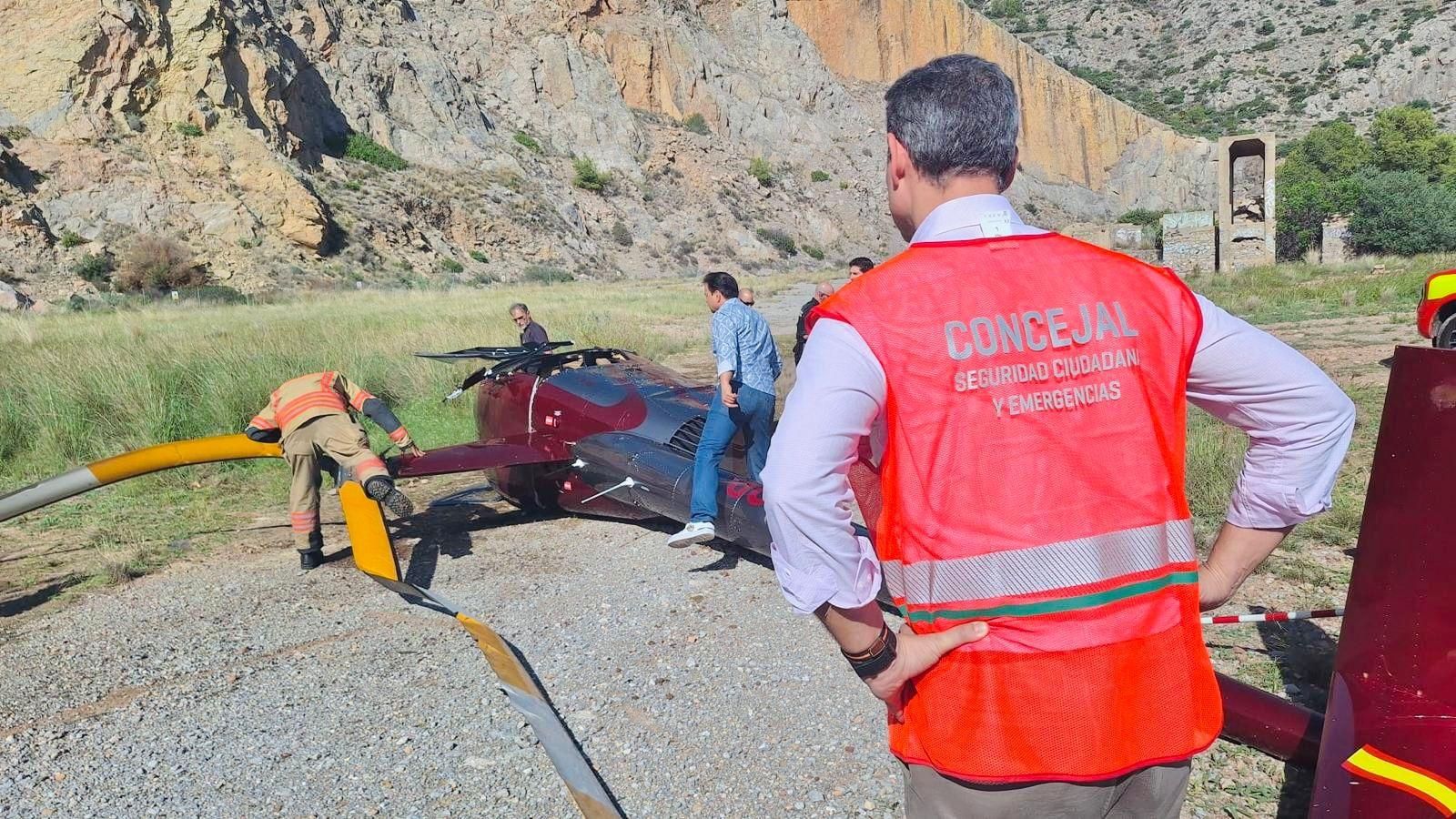 Imatge de l'helicòpter després de caure a la zona de la pedrera de la Magdalena
