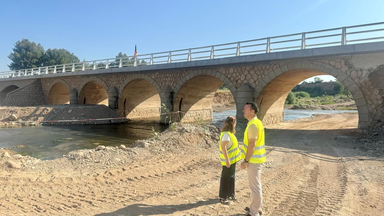 Mompó, este dilluns, davant el pont