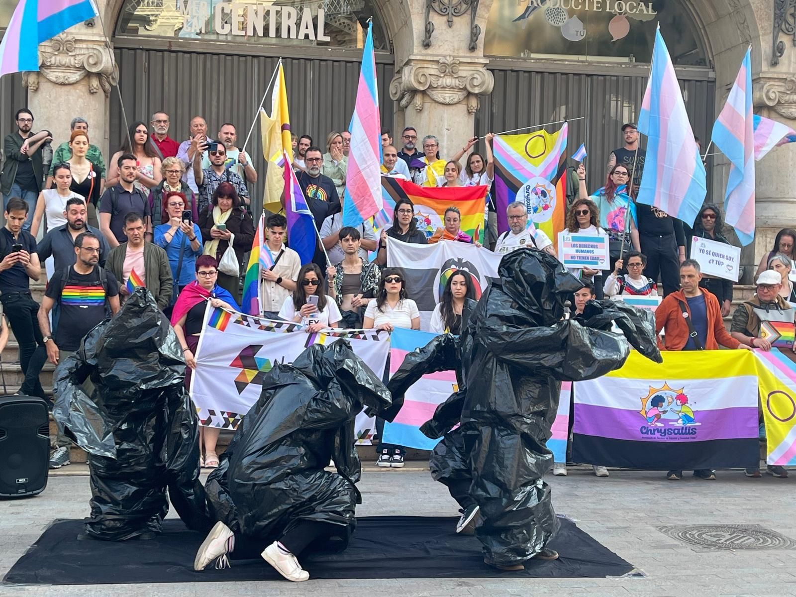 Protesta convocada per Lambda a València pel dia contra la LGTBIfòbia