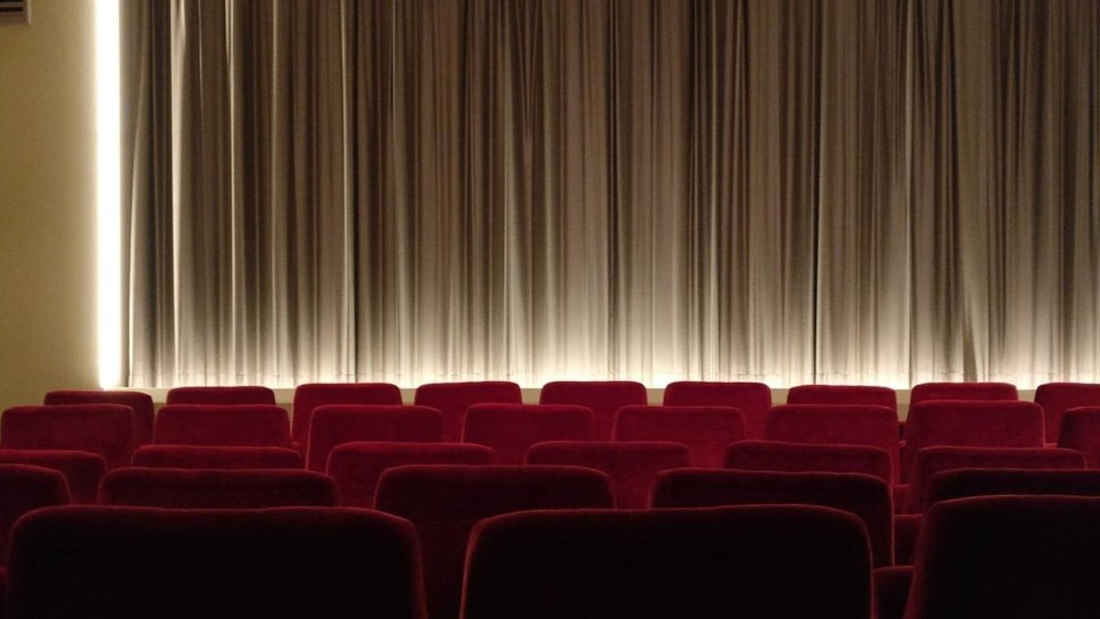 Les sales de cine valencianes no rebaixen el preu de les entrades Les sales de cine valencianes no rebaixen el preu de les entrades