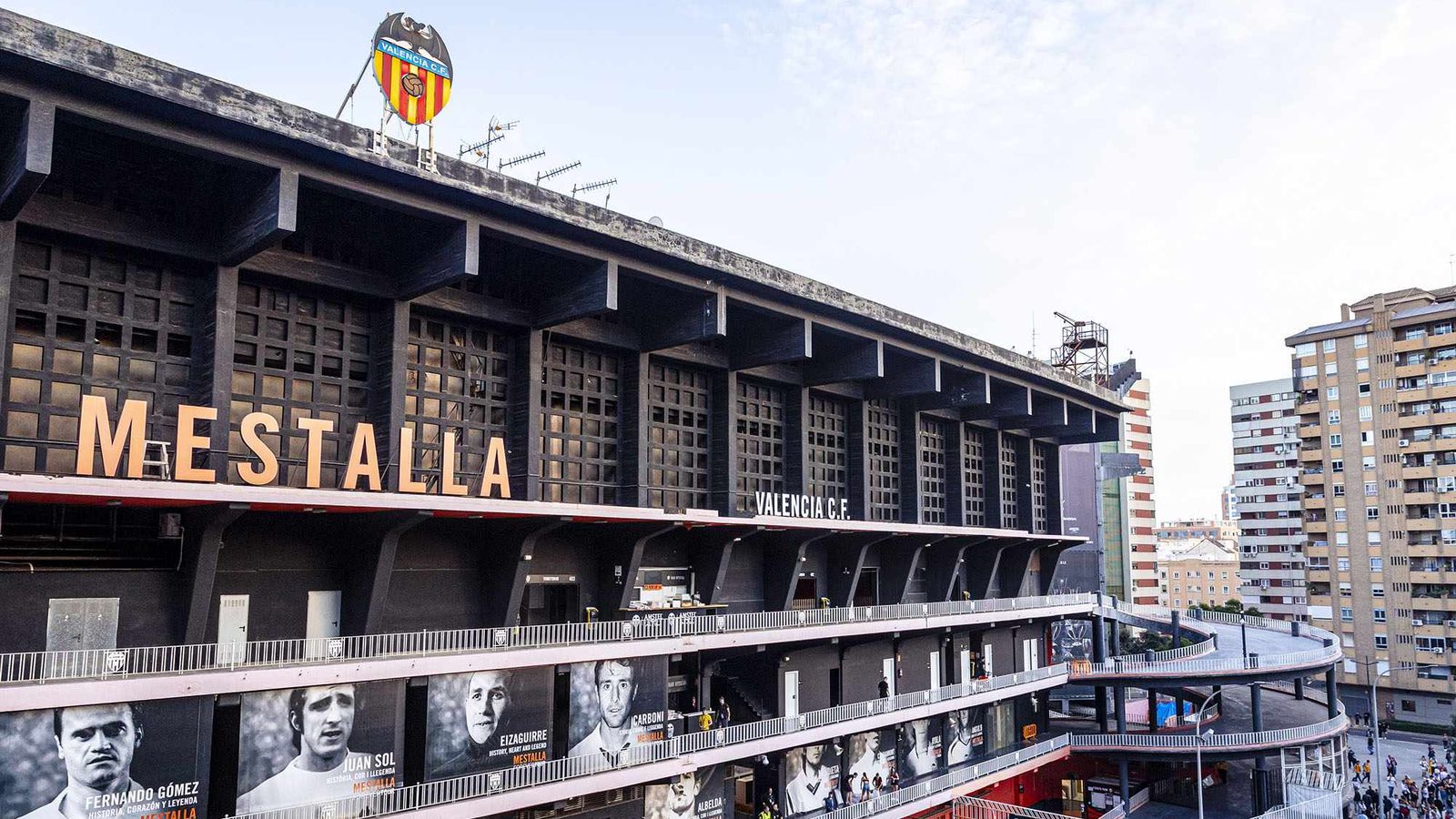 L'exterior de l'estadi de Mestalla