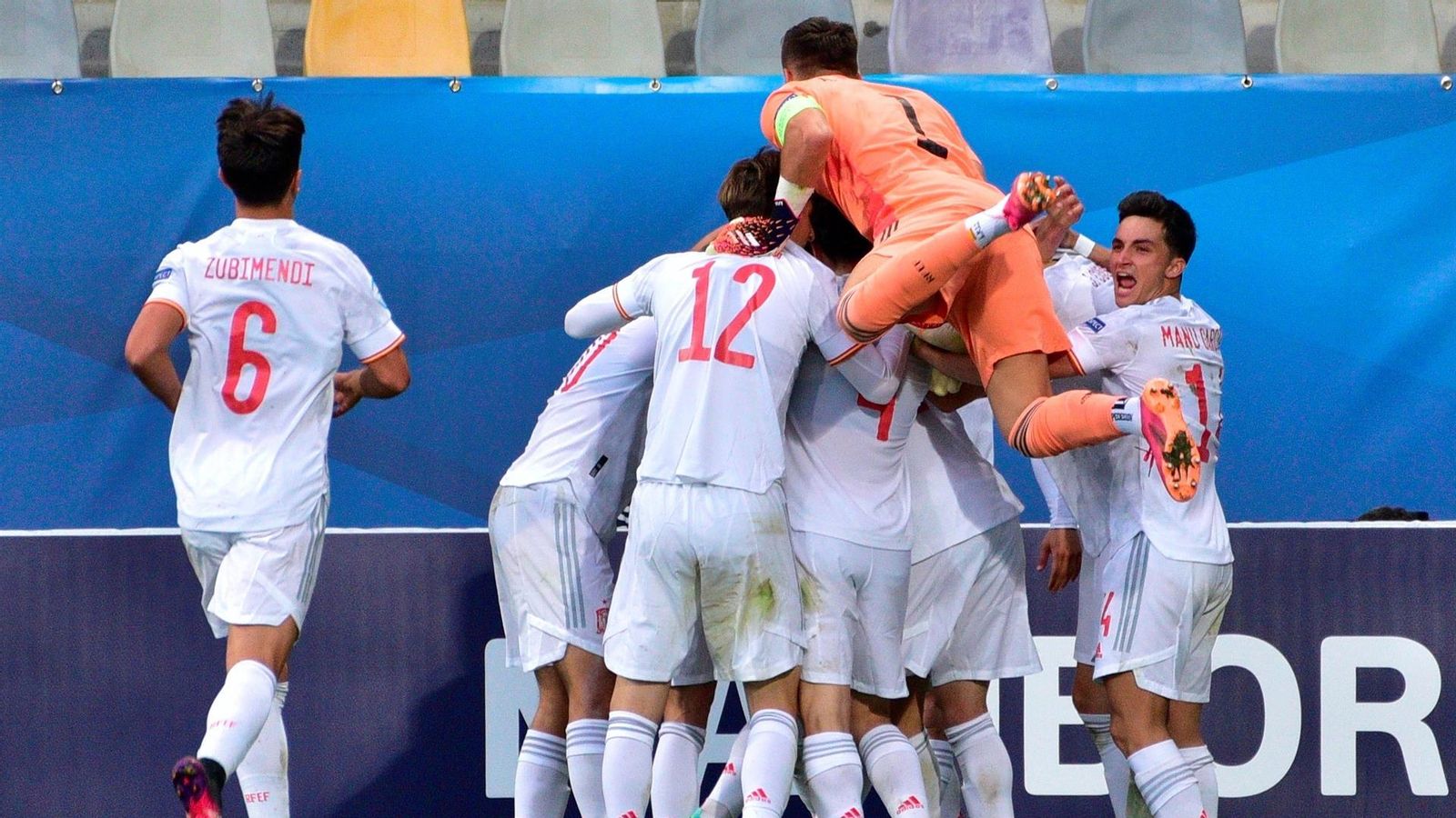 Els jugadors espanyols celebren el gol de la victòria