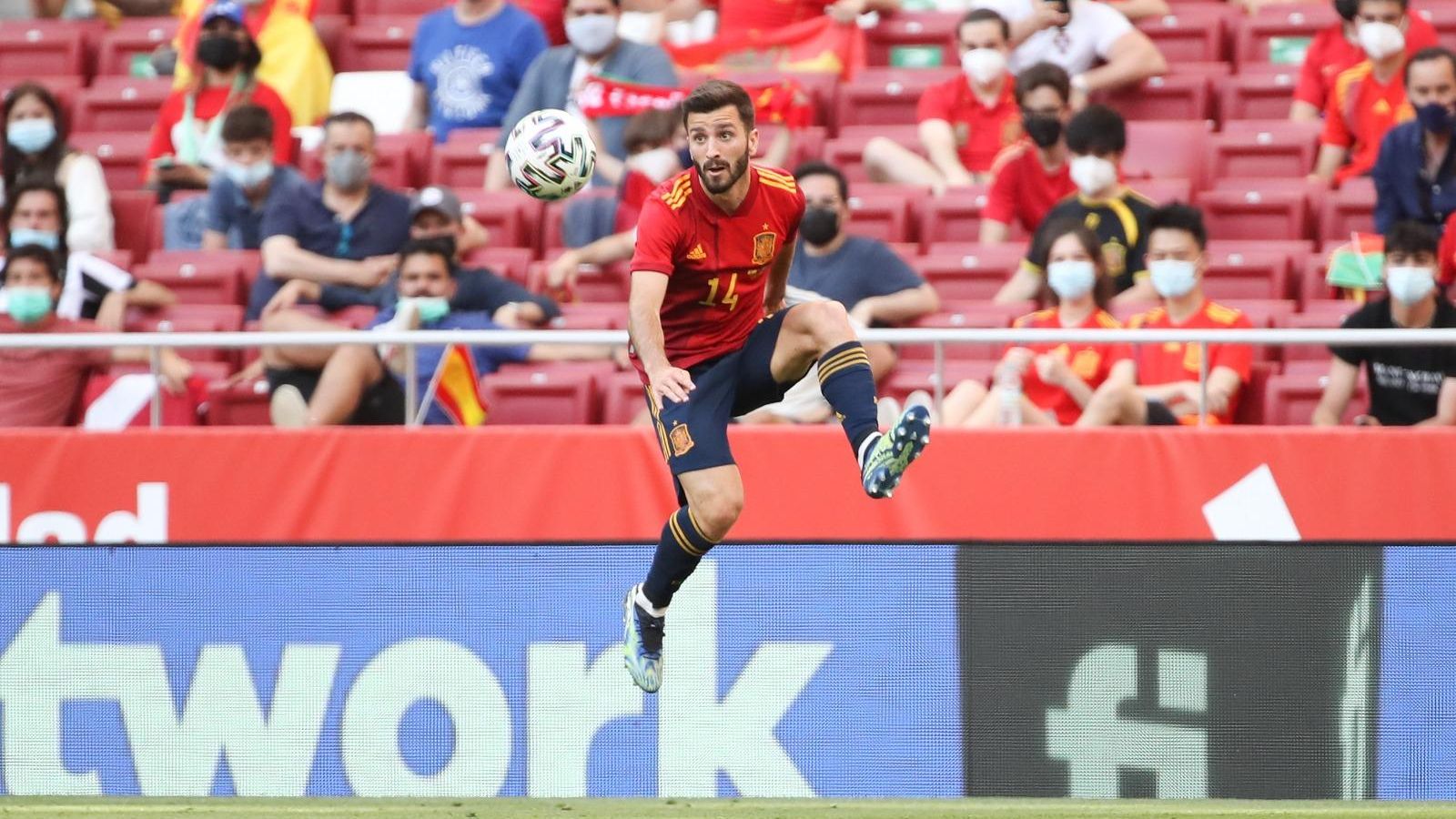 Jose Luis Gayà controla un baló