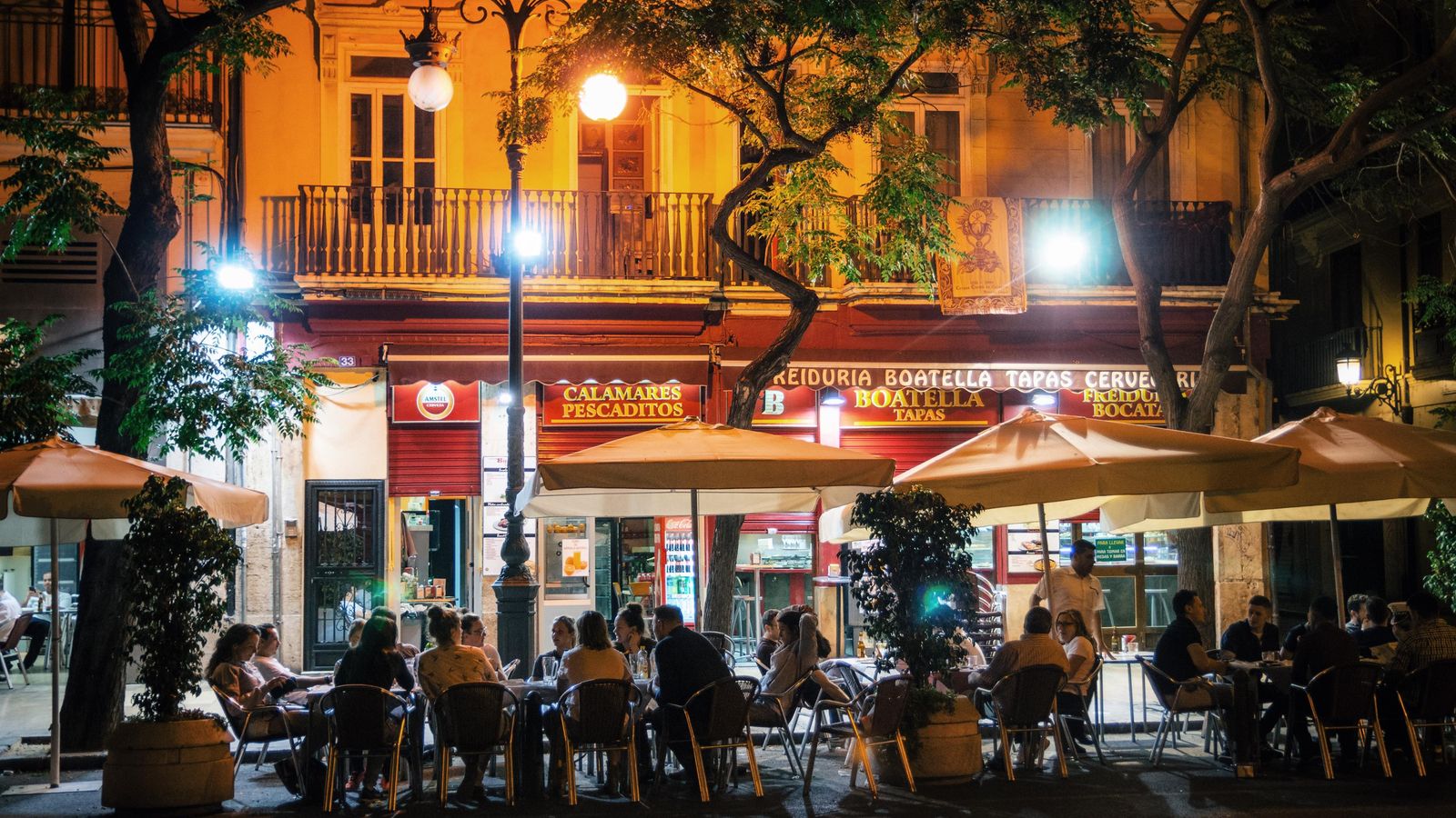 Imatge dels bars del centre de València durant la nit