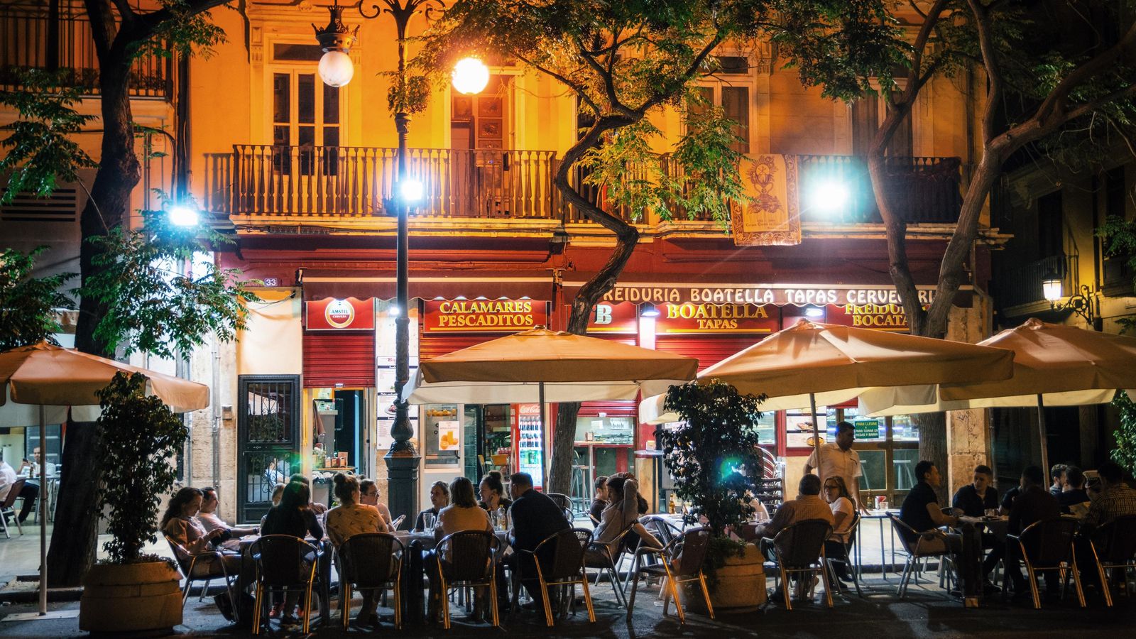 Imatge dels bars del centre de València durant la nit